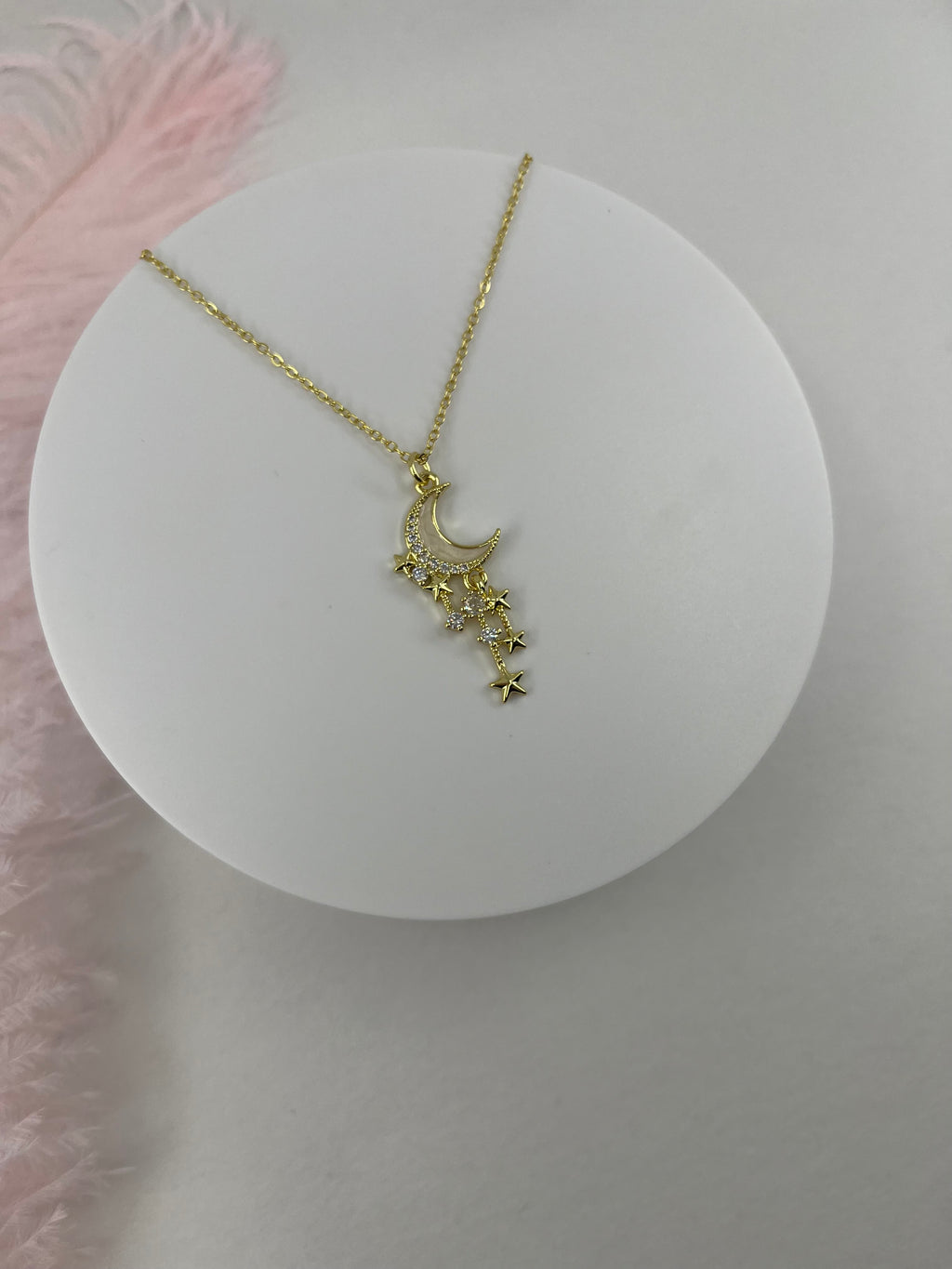 Choker necklace with zirconia moon star pendants: 18K Gold Plated