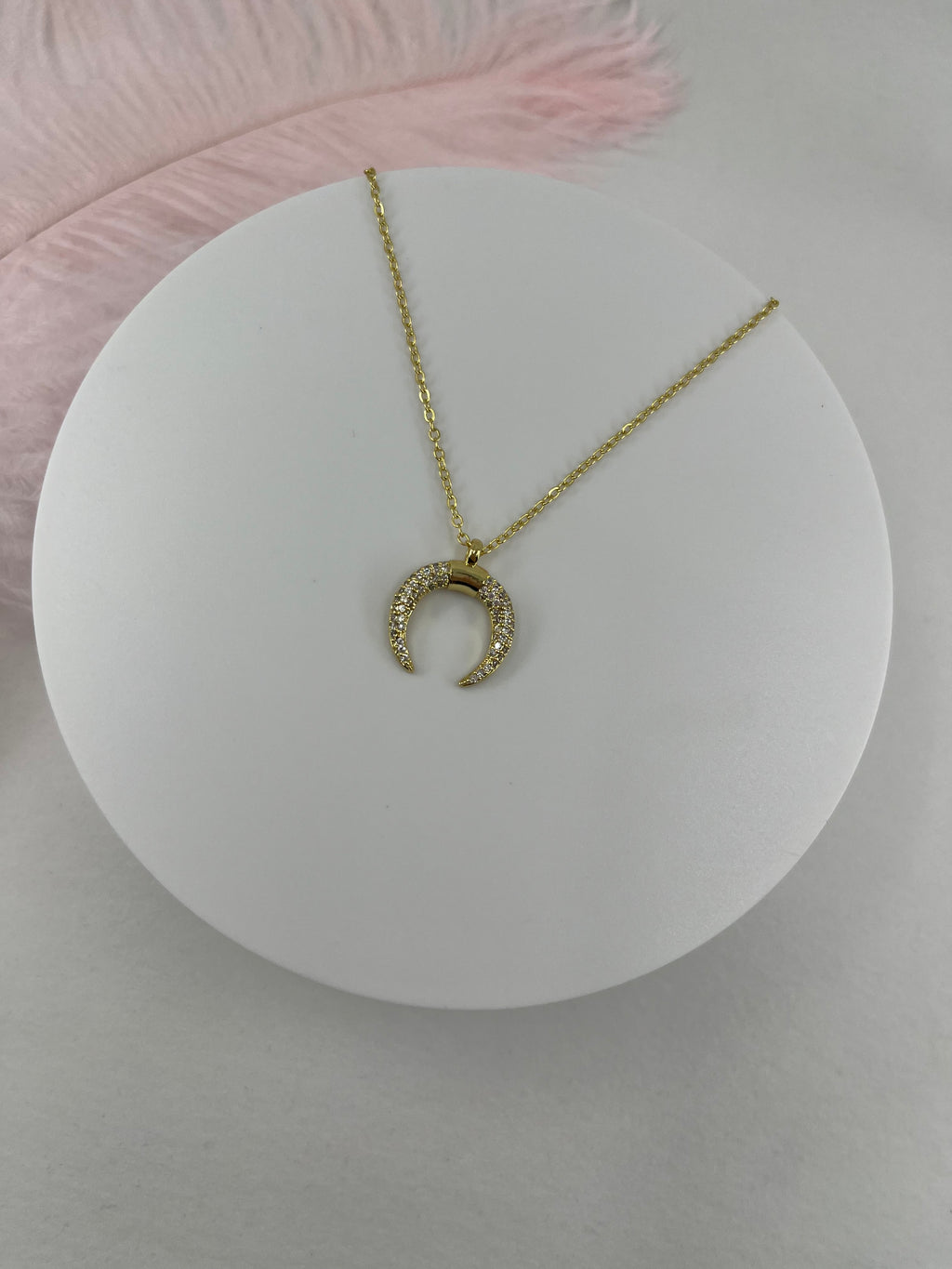 Choker necklace with zirconia moon pendants: 18K Gold Plated