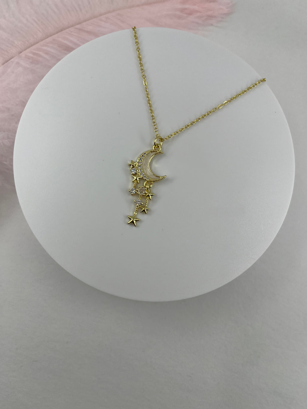 Choker necklace with zirconia moon star pendants: 18K Gold Plated