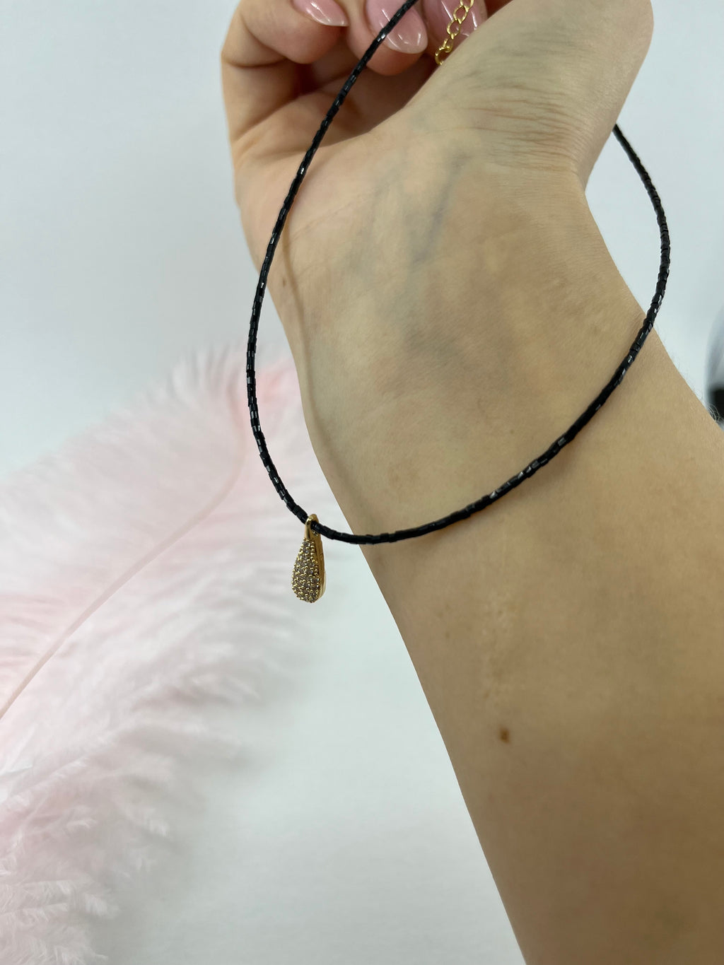 Beaded choker with zirconia teardrop pendants: 18K Gold Plated