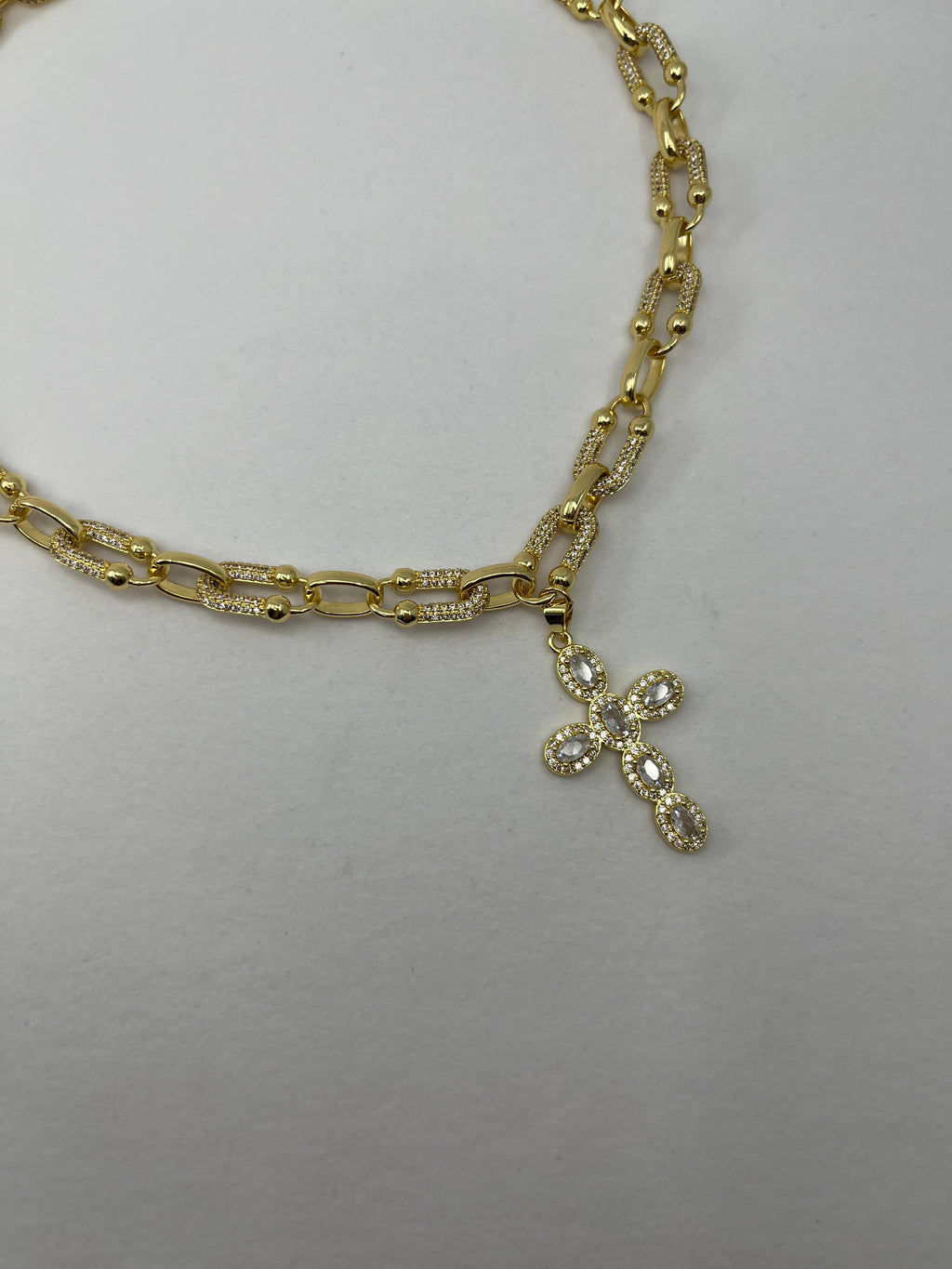 Zirconia chain necklace with cross pendant