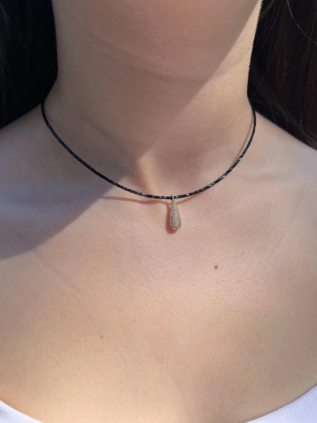 Beaded choker with zirconia teardrop pendants: 18K Gold Plated