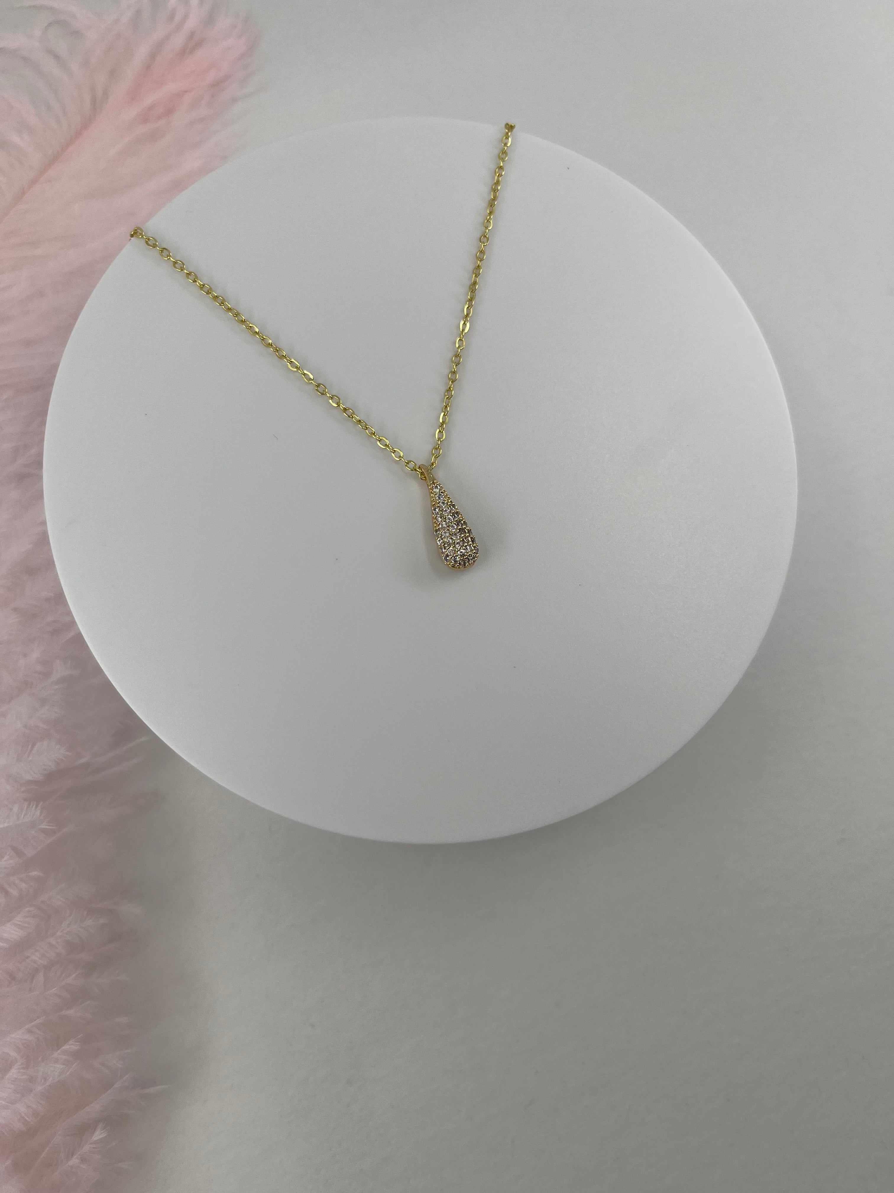 Choker necklace with zirconia teardrop pendants: 18K Gold Plated