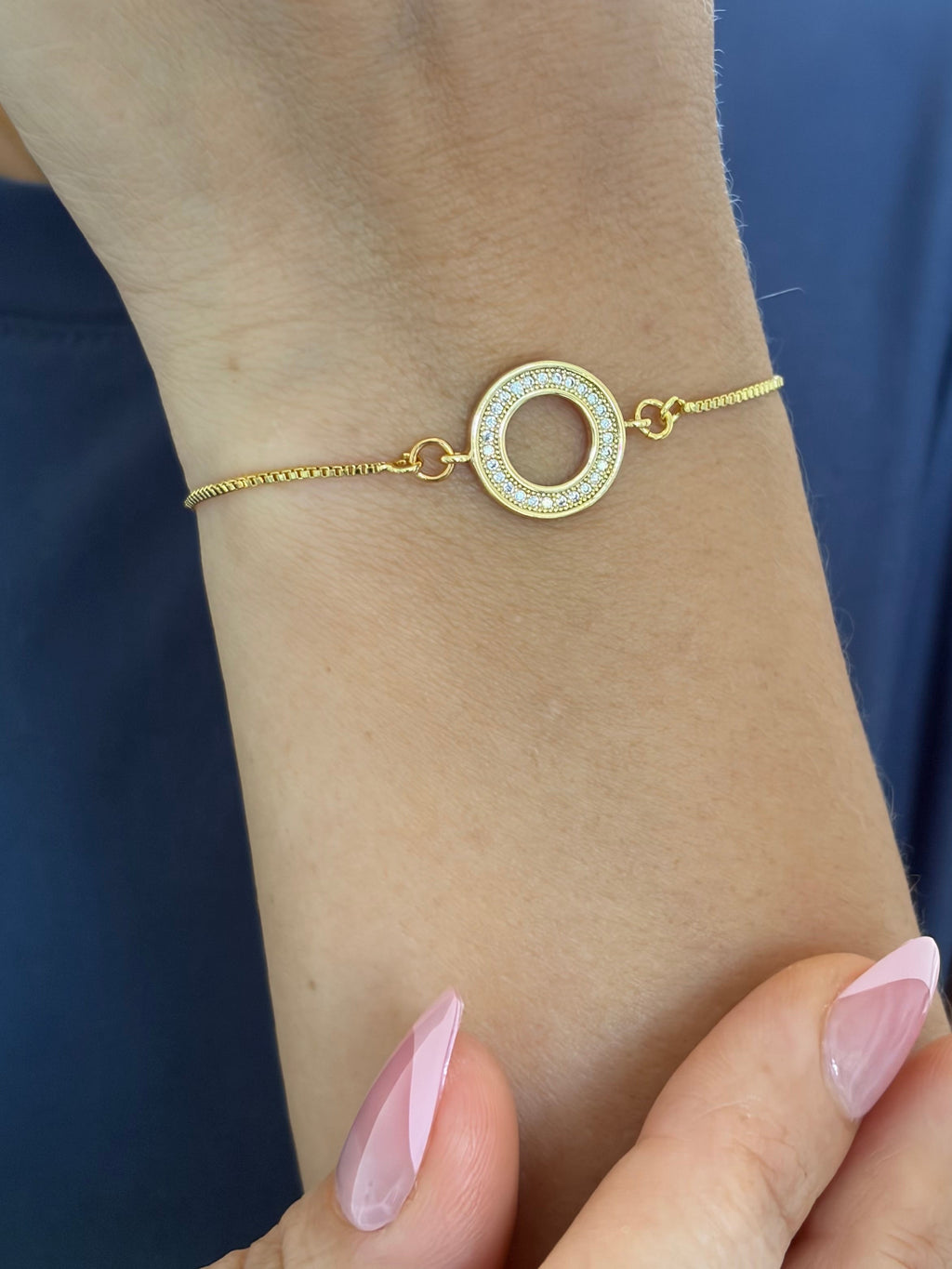 Bracelet with circle charm, slider chain
