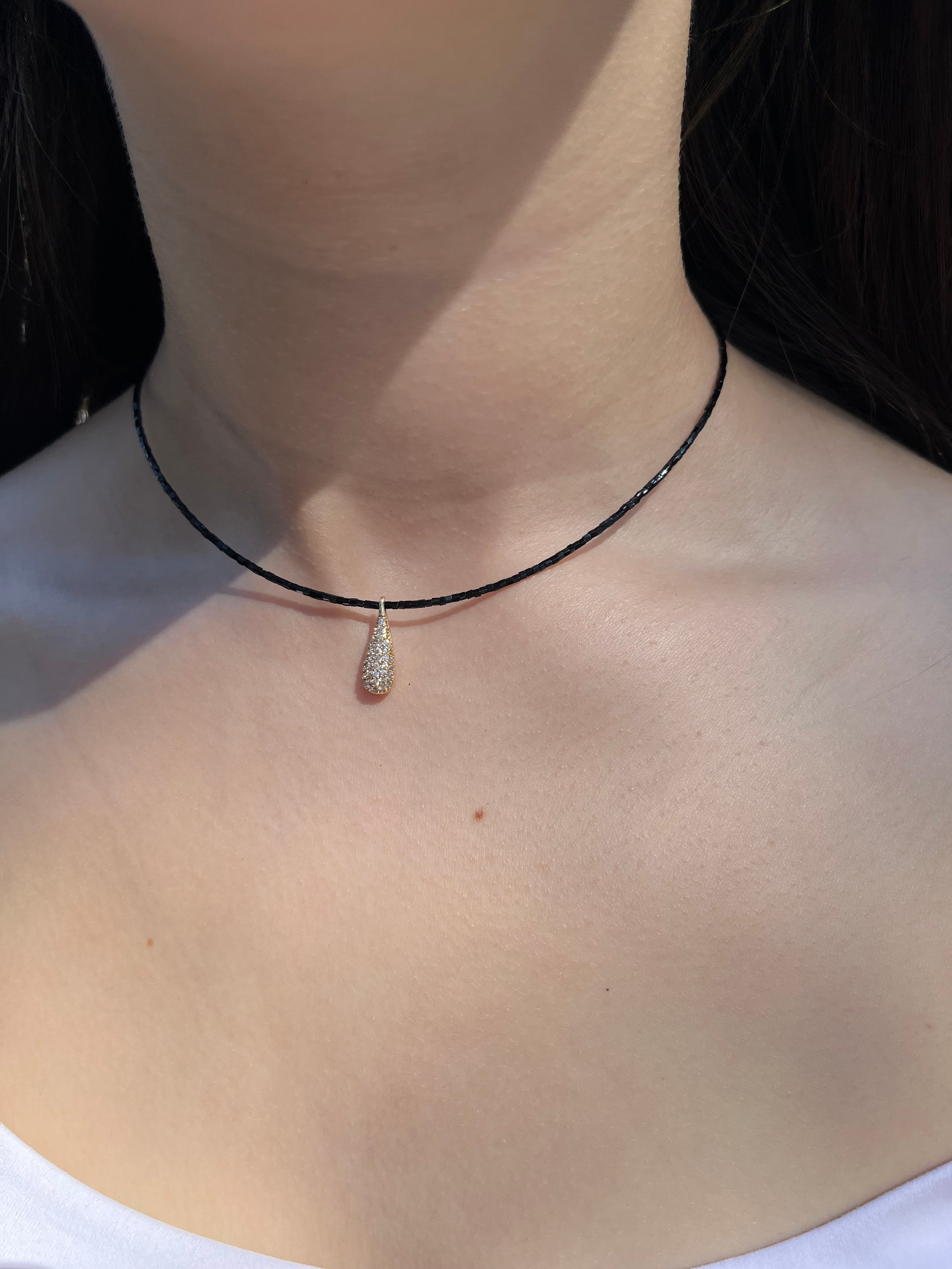 Beaded choker with zirconia teardrop pendants: 18K Gold Plated