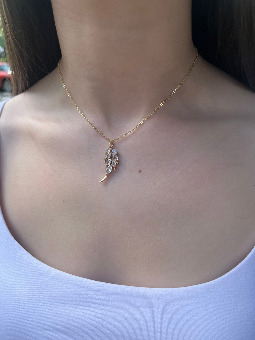 Choker necklace with zirconia leaf pendants: 18K Gold Plated