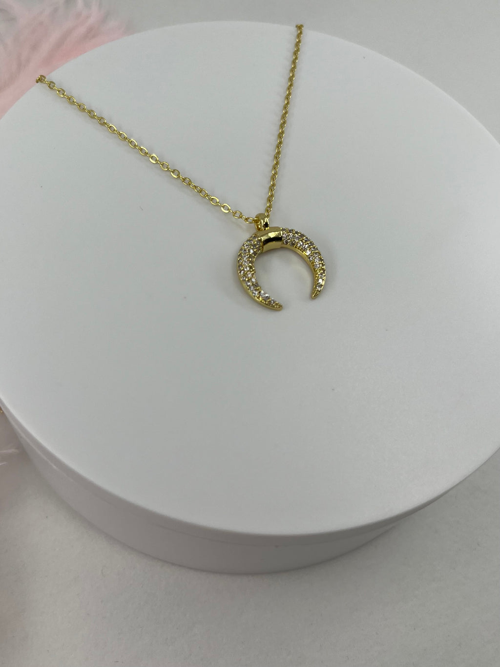 Choker necklace with zirconia moon pendants: 18K Gold Plated
