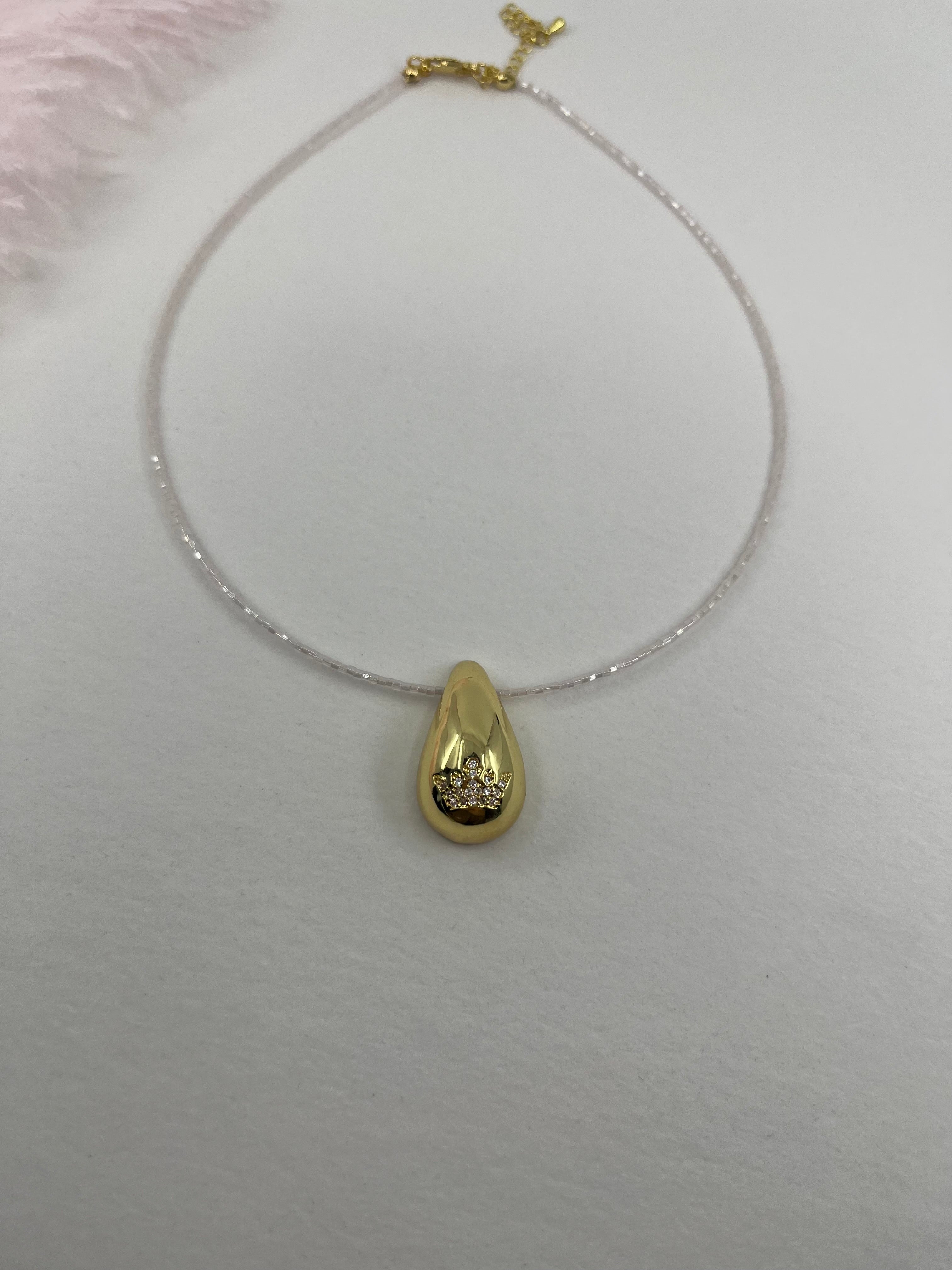 Beaded choker with gold teardrop crown pendants: 18K Gold Plated