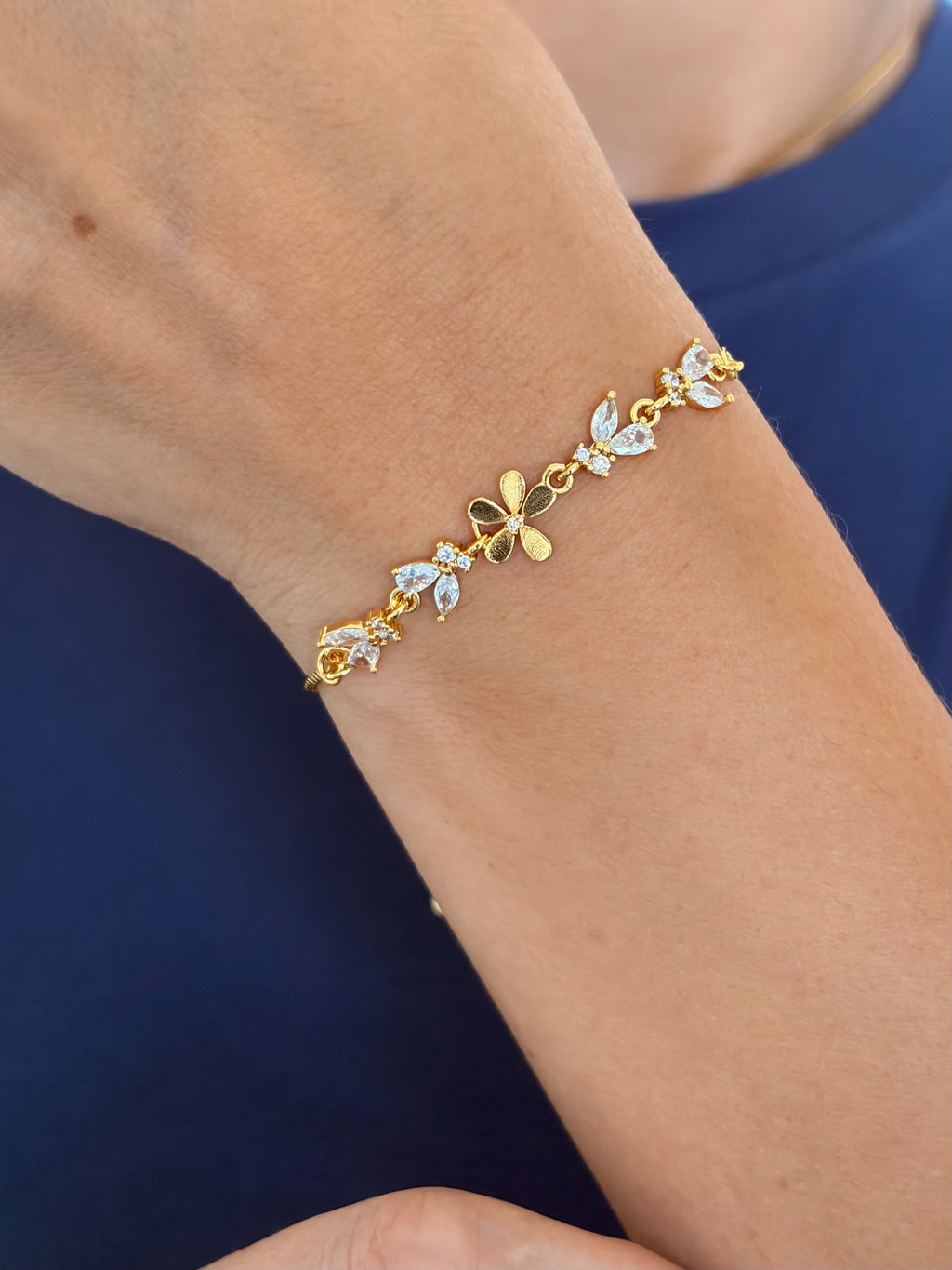 Flowers bracelet with slider chain