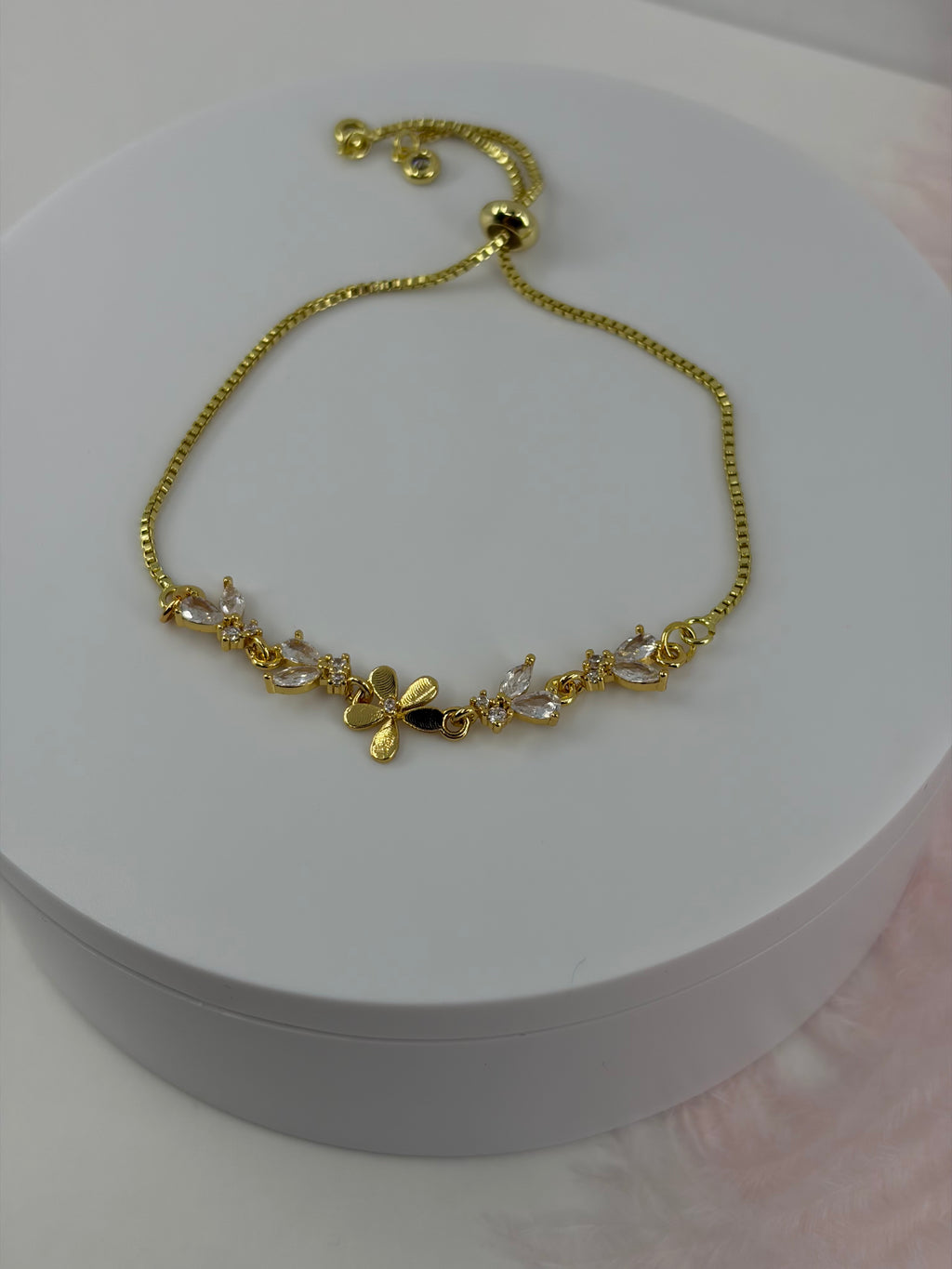 Flowers bracelet with slider chain