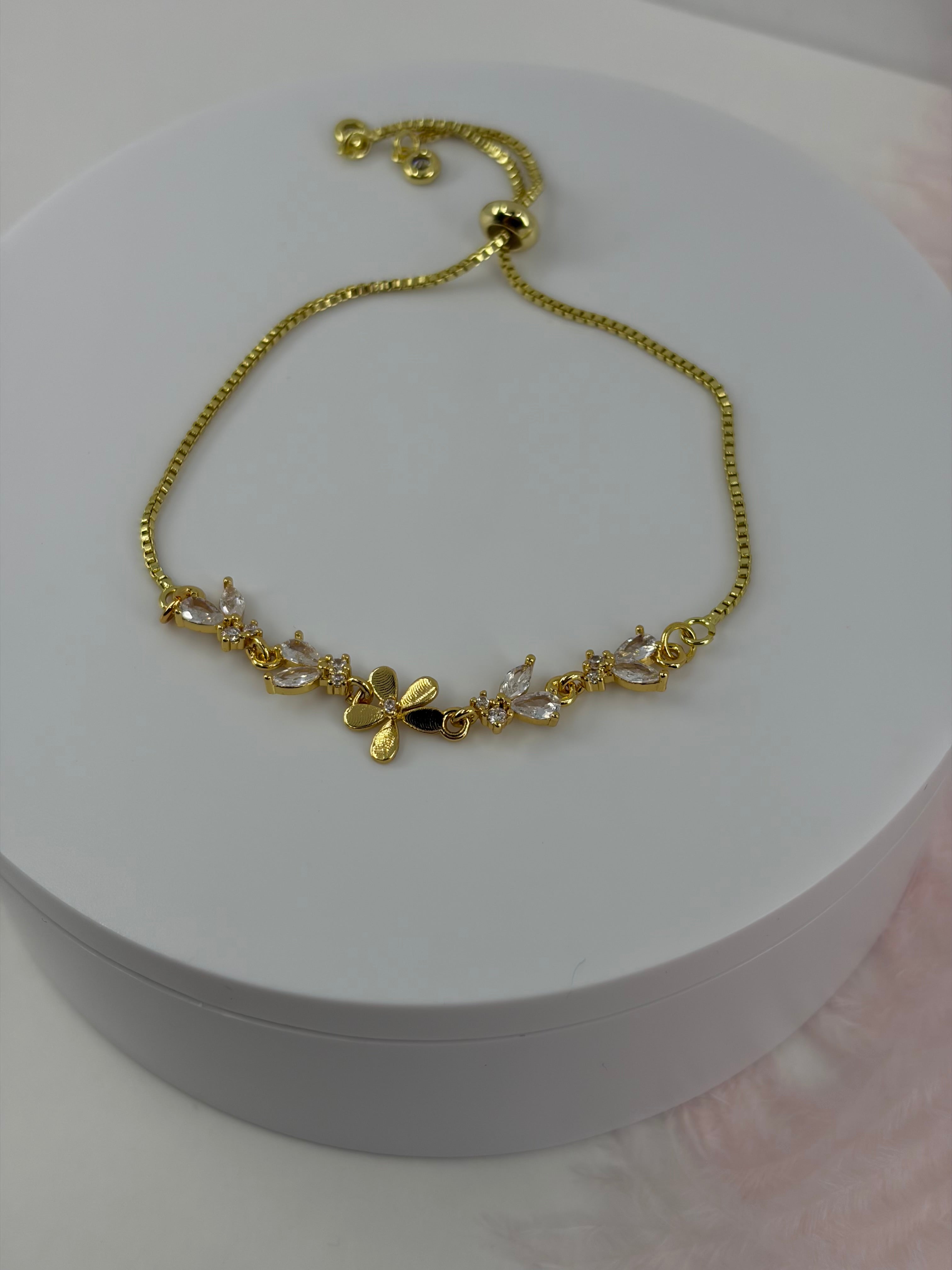 Flowers bracelet with slider chain