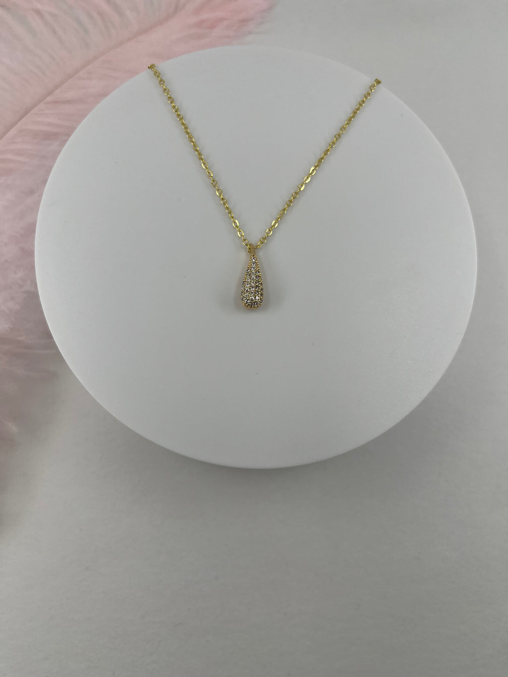 Choker necklace with zirconia teardrop pendants: 18K Gold Plated