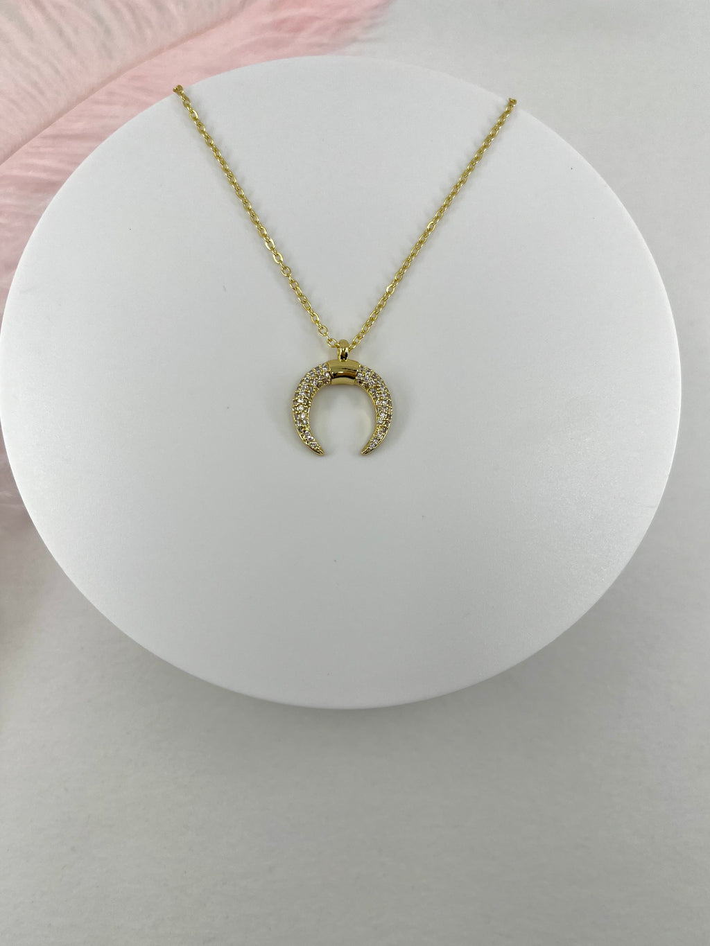 Choker necklace with zirconia moon pendants: 18K Gold Plated