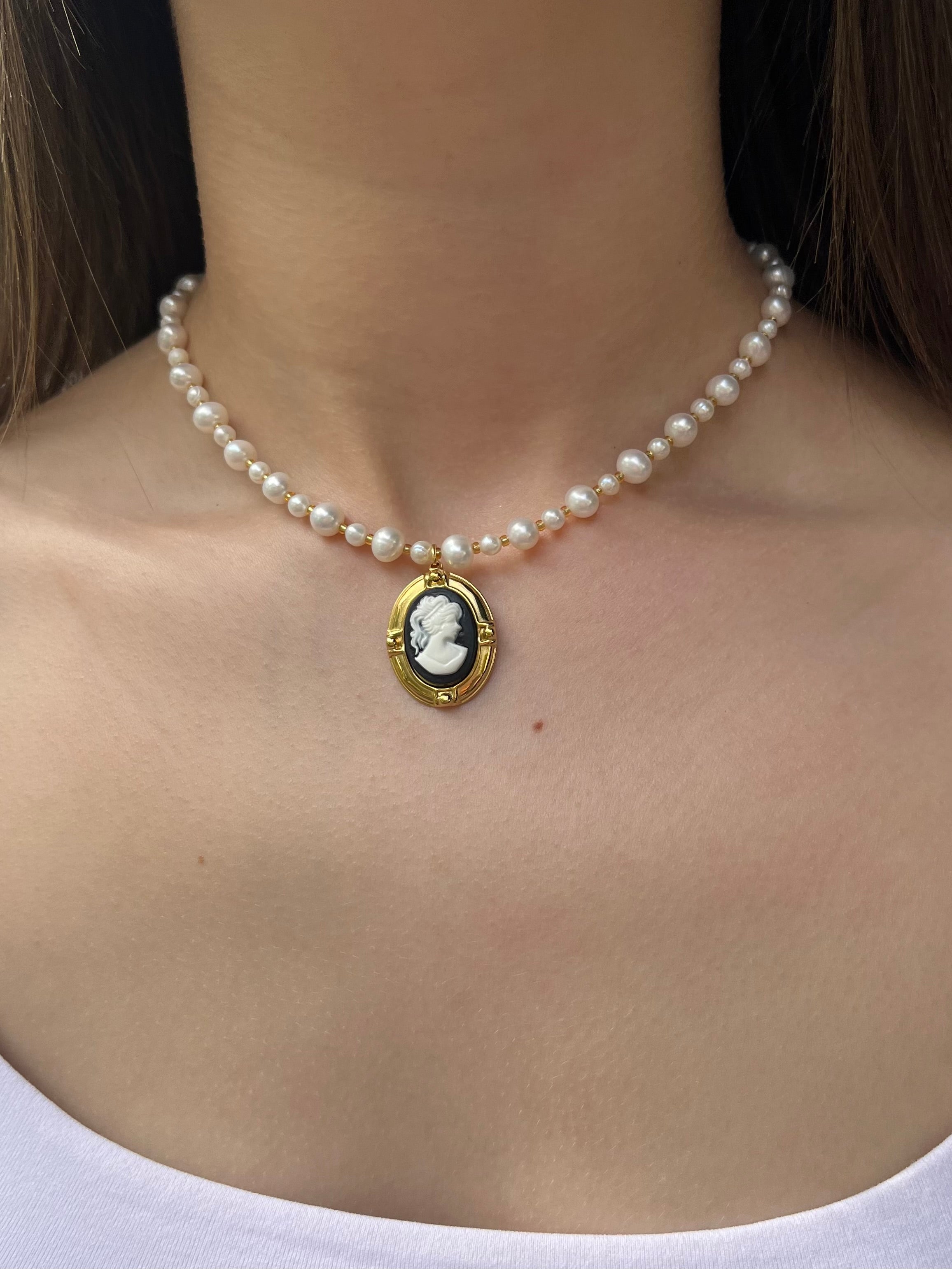 Pearl Necklace with cameo pendant: 18K Gold Plated