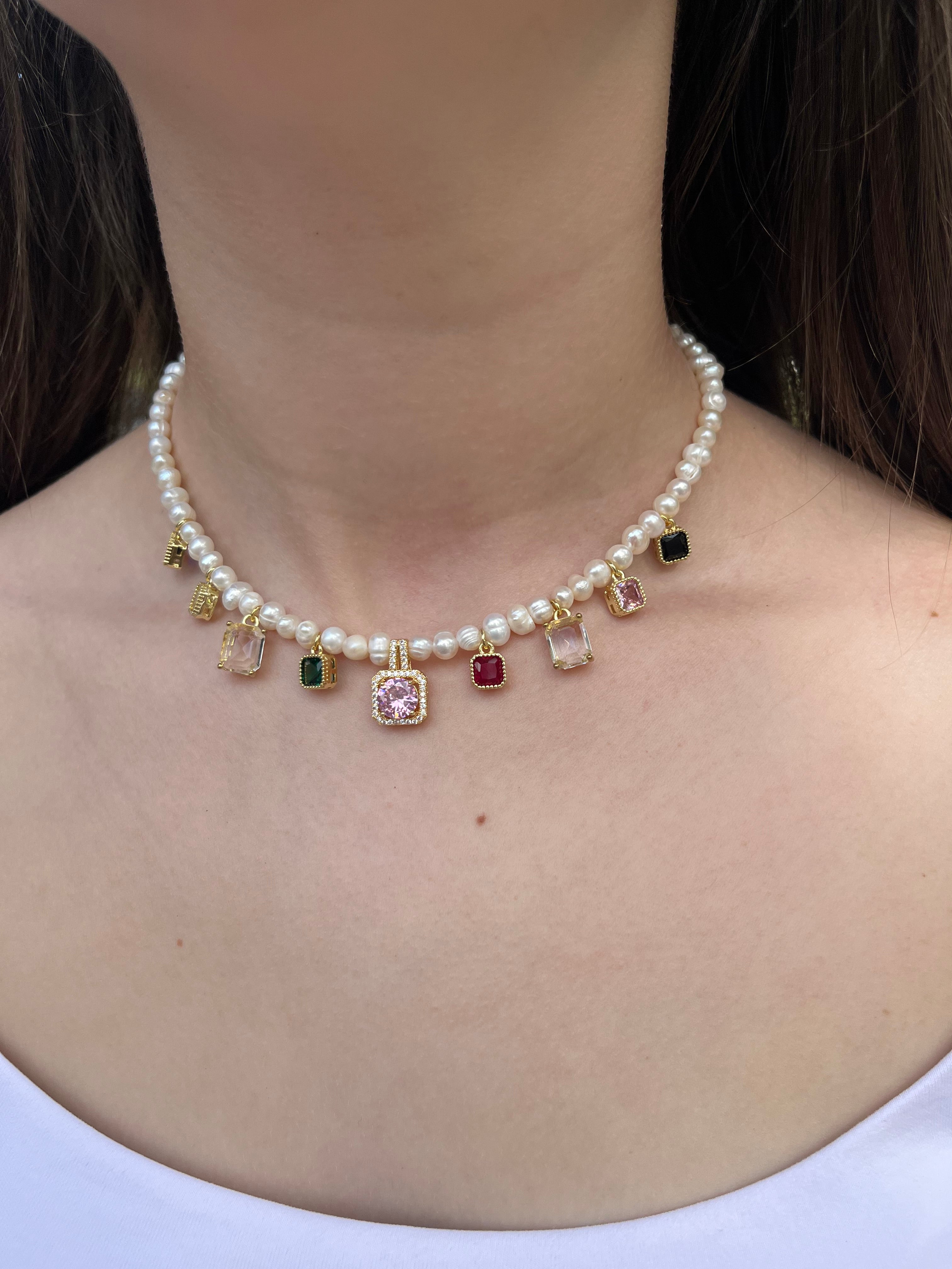 Pearl Necklace with zirconia pendants: 18K Gold Plated