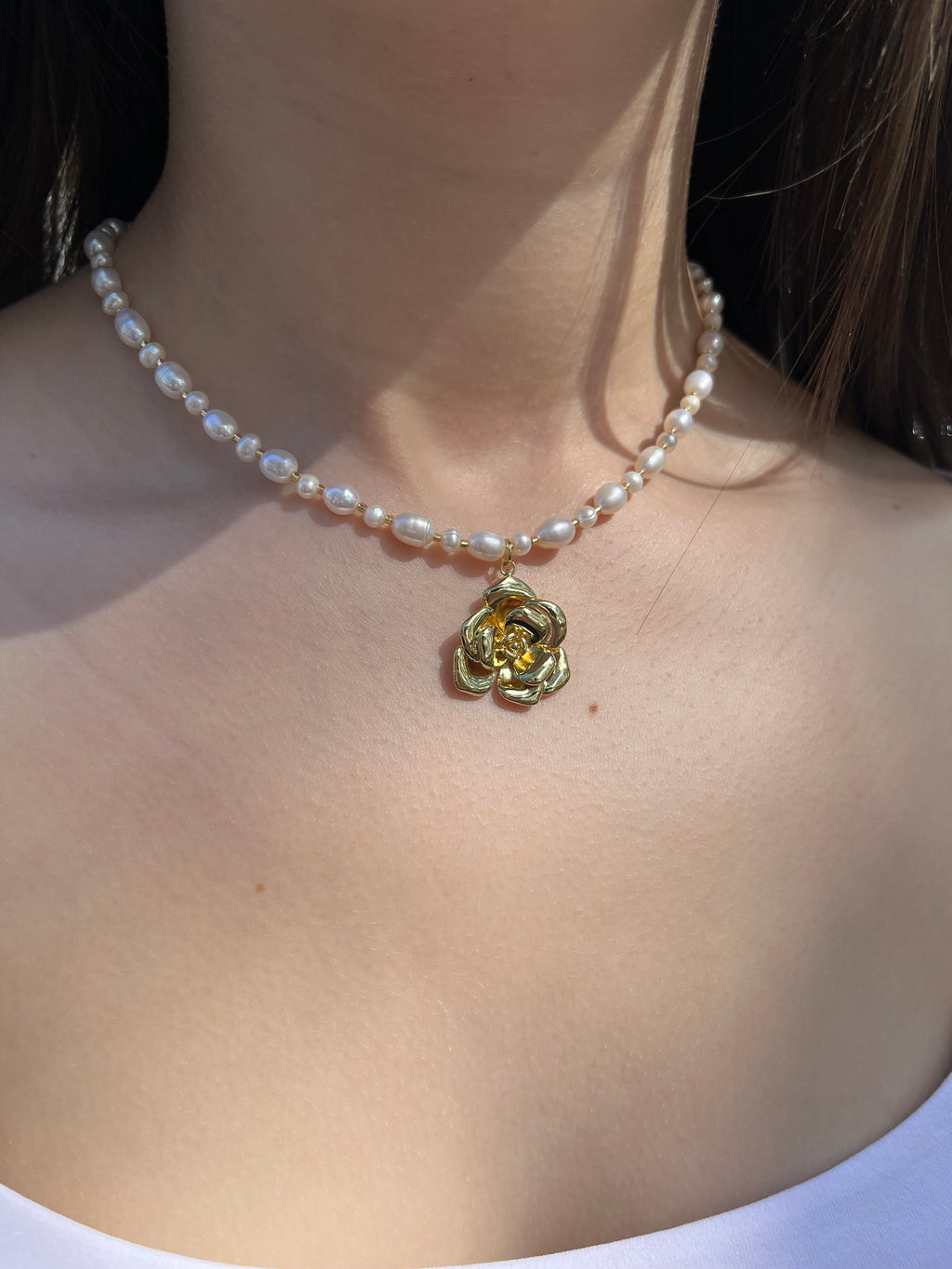 Pearl Necklace with rose pendant: 18K Gold Plated