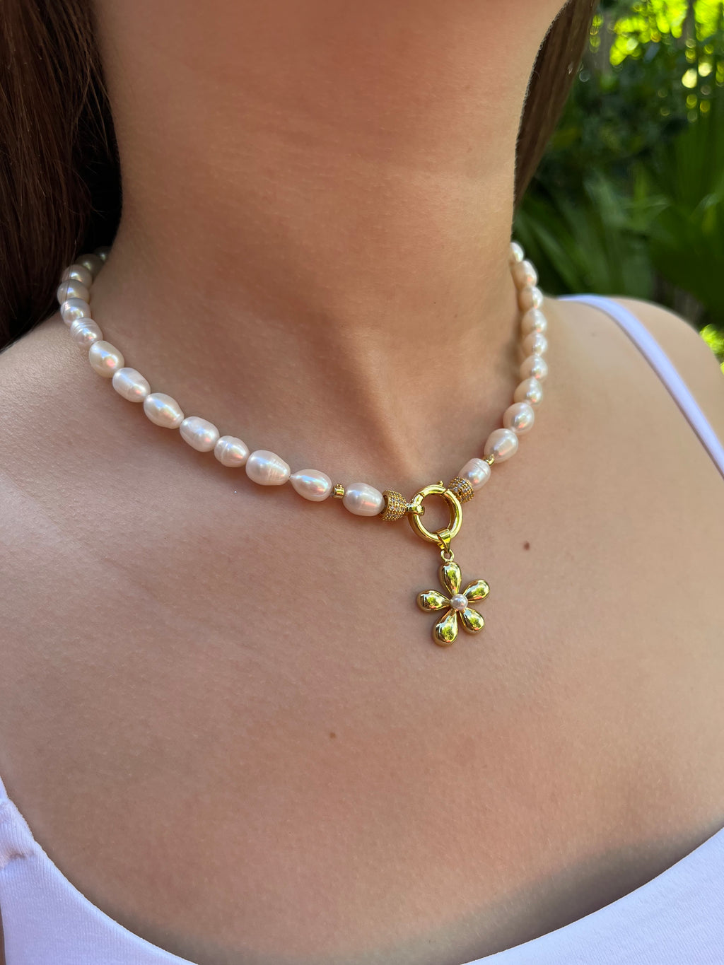 Freshwater Pearl Choker Necklace with flower pendant: 18K Gold Plated, Vintage Style.