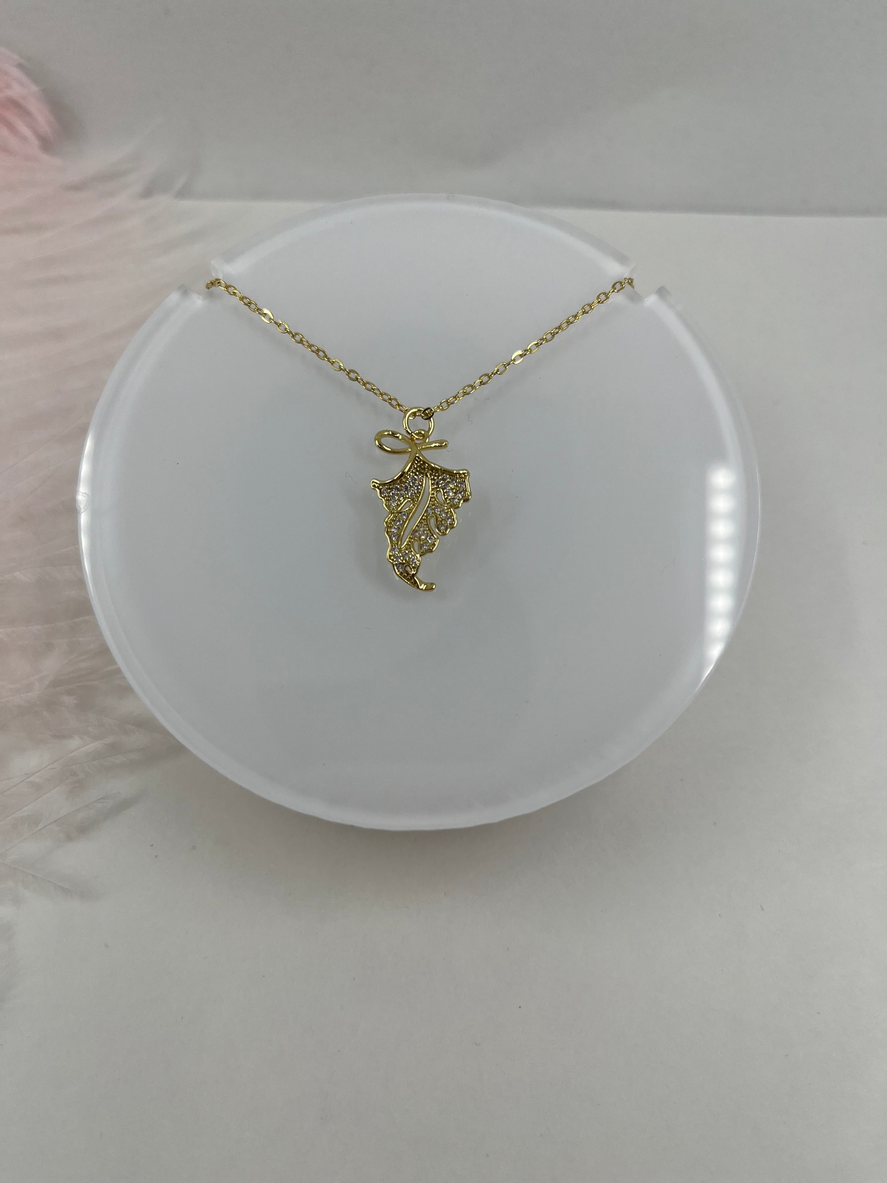 Choker necklace with zirconia leaf pendants: 18K Gold Plated