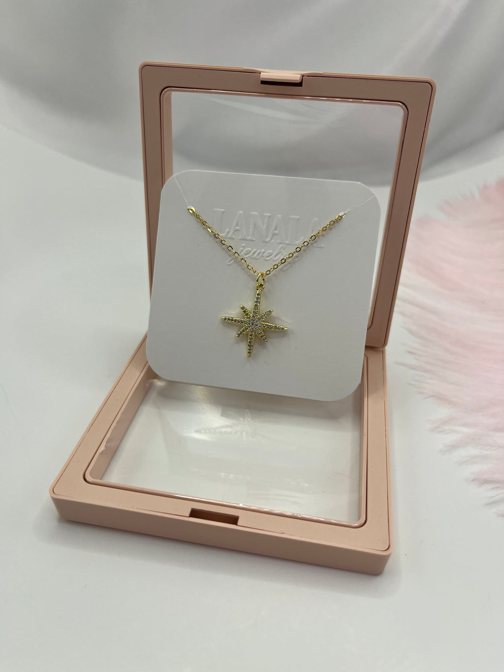 Choker necklace with zirconia star pendants: 18K Gold Plated