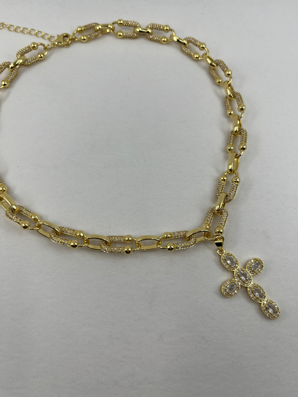 Zirconia chain necklace with cross pendant