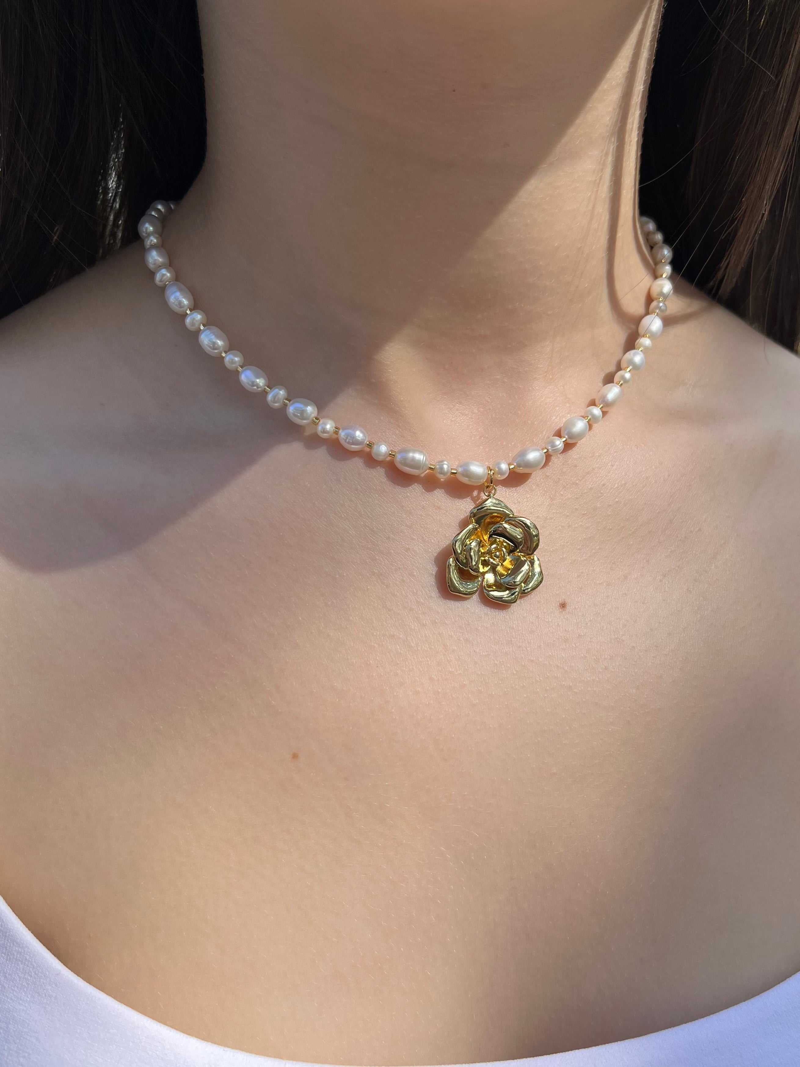 Pearl Necklace with rose pendant: 18K Gold Plated