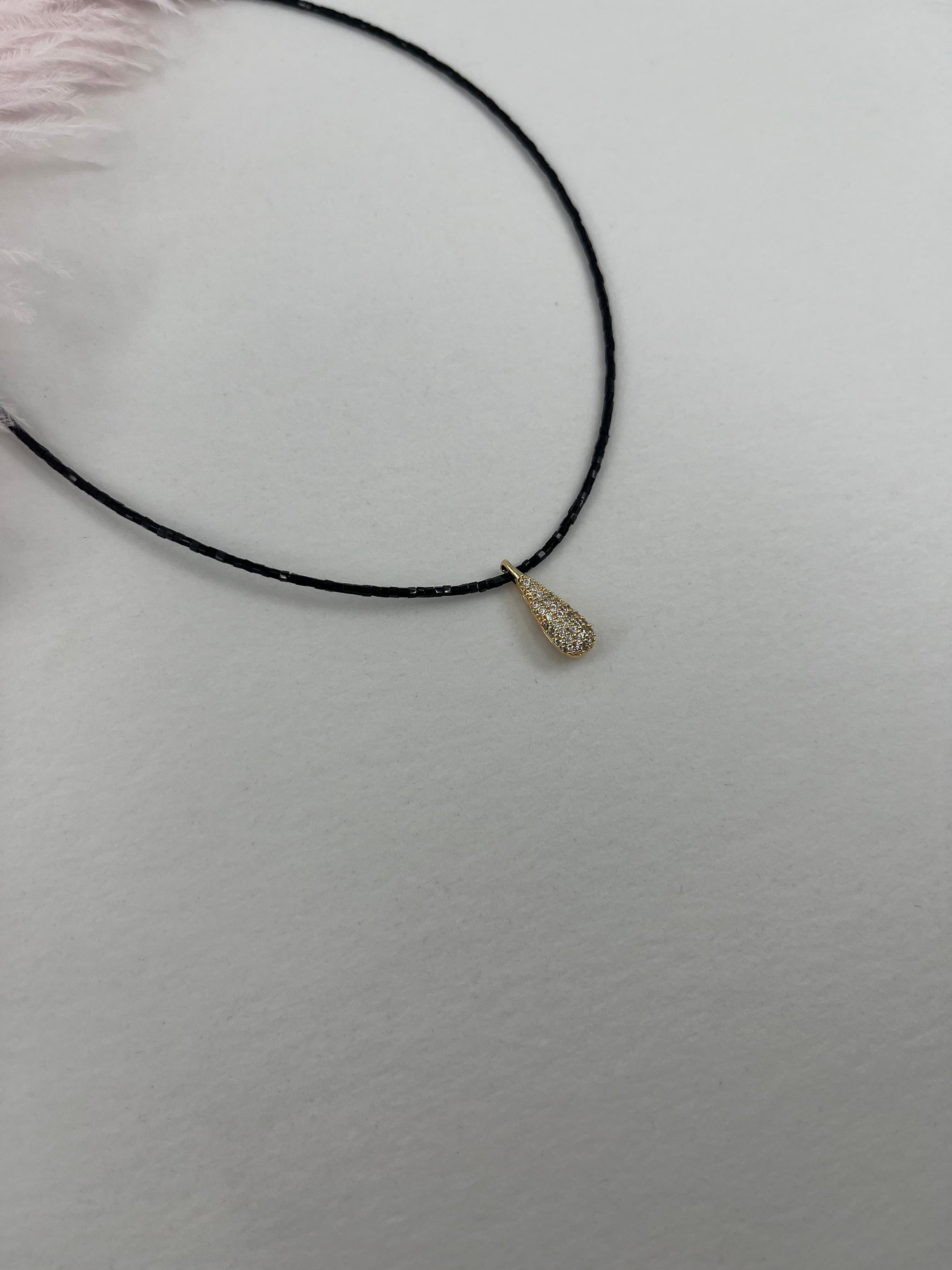 Beaded choker with zirconia teardrop pendants: 18K Gold Plated
