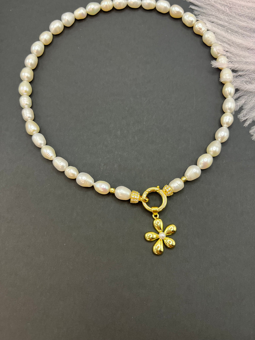 Freshwater Pearl Choker Necklace with flower pendant: 18K Gold Plated, Vintage Style.