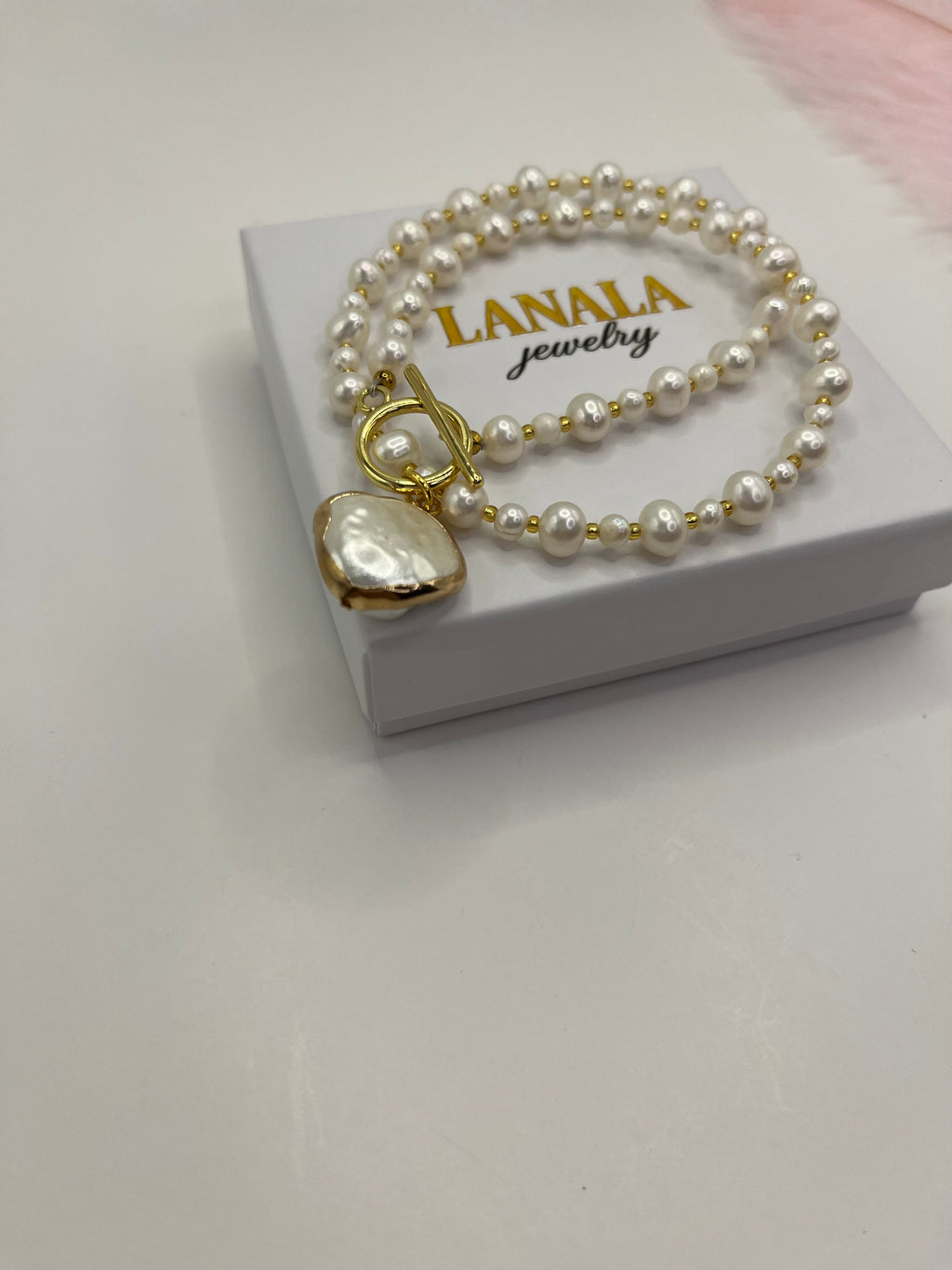 Pearl Choker Necklace with Shell pendant: 18K Gold Plated