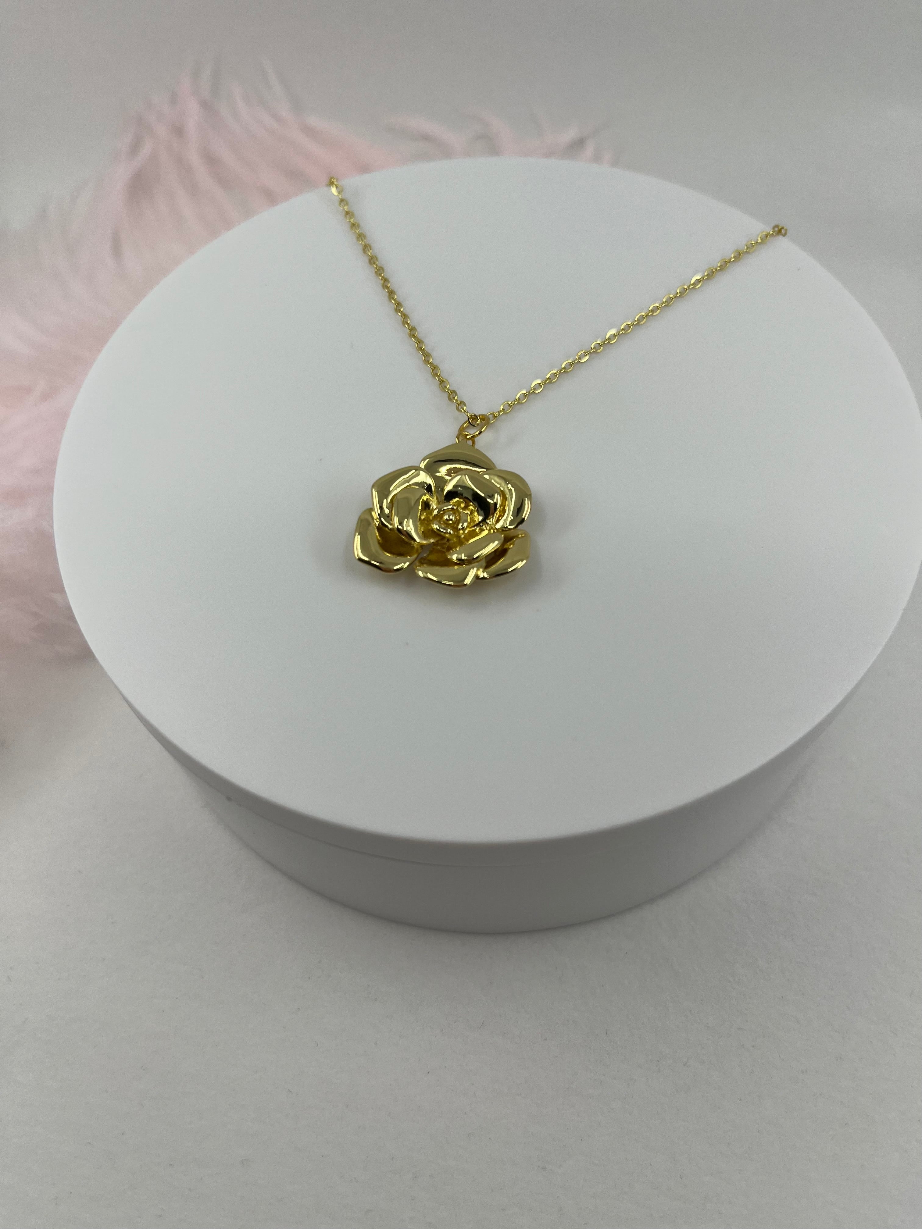 Choker necklace with gold rose pendants: 18K Gold Plated