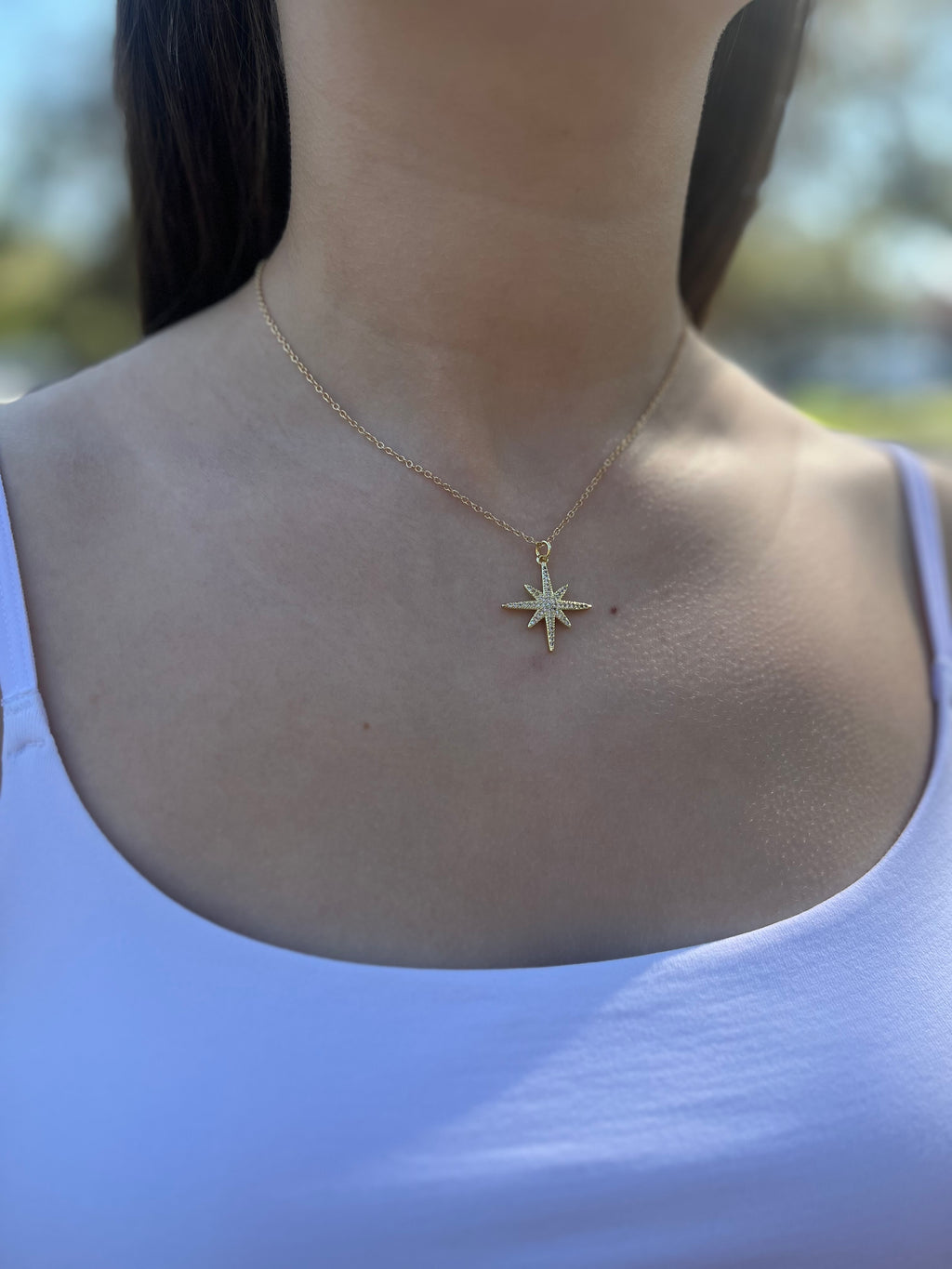 Choker necklace with zirconia star pendants: 18K Gold Plated