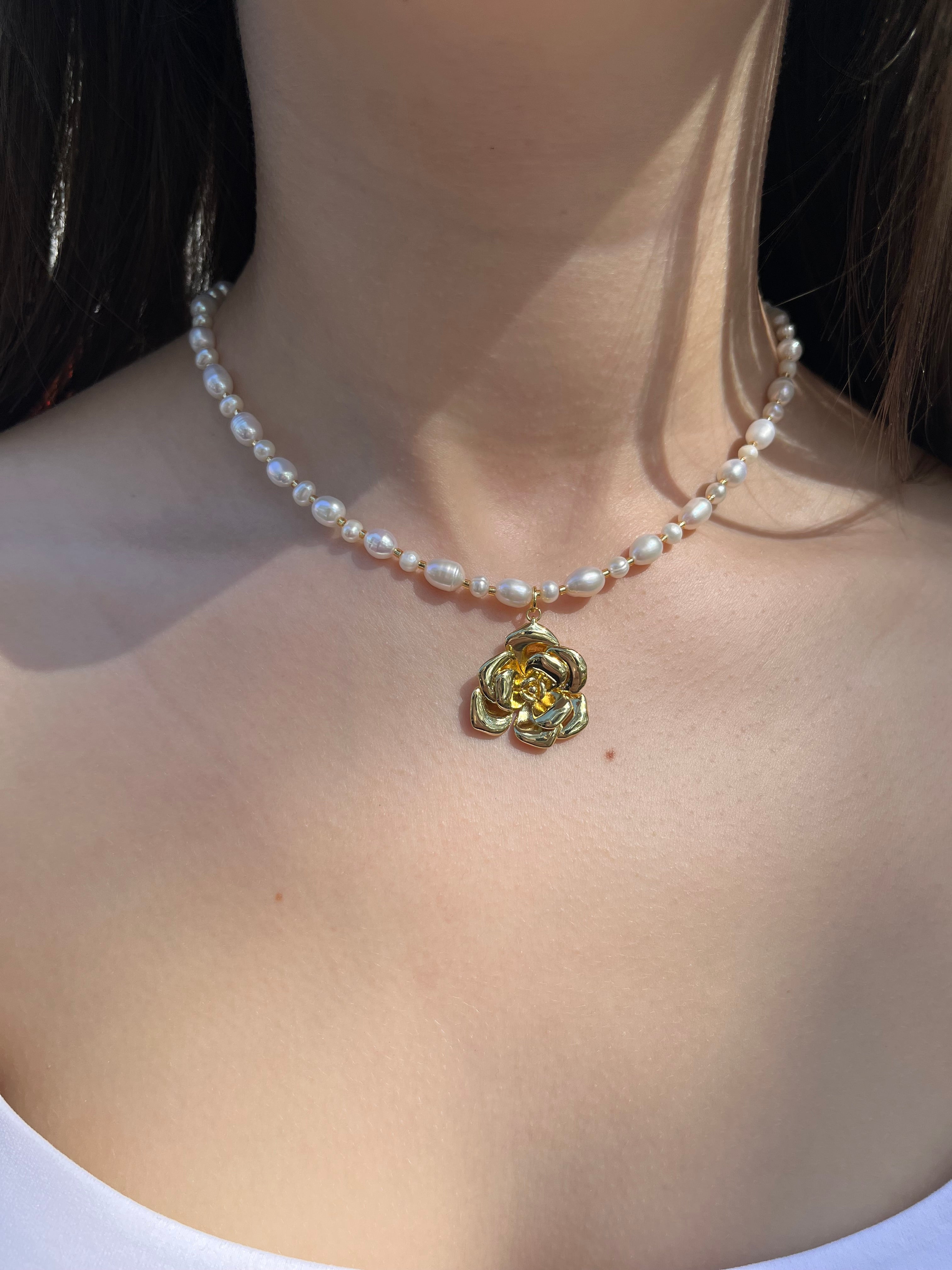 Pearl Necklace with rose pendant: 18K Gold Plated