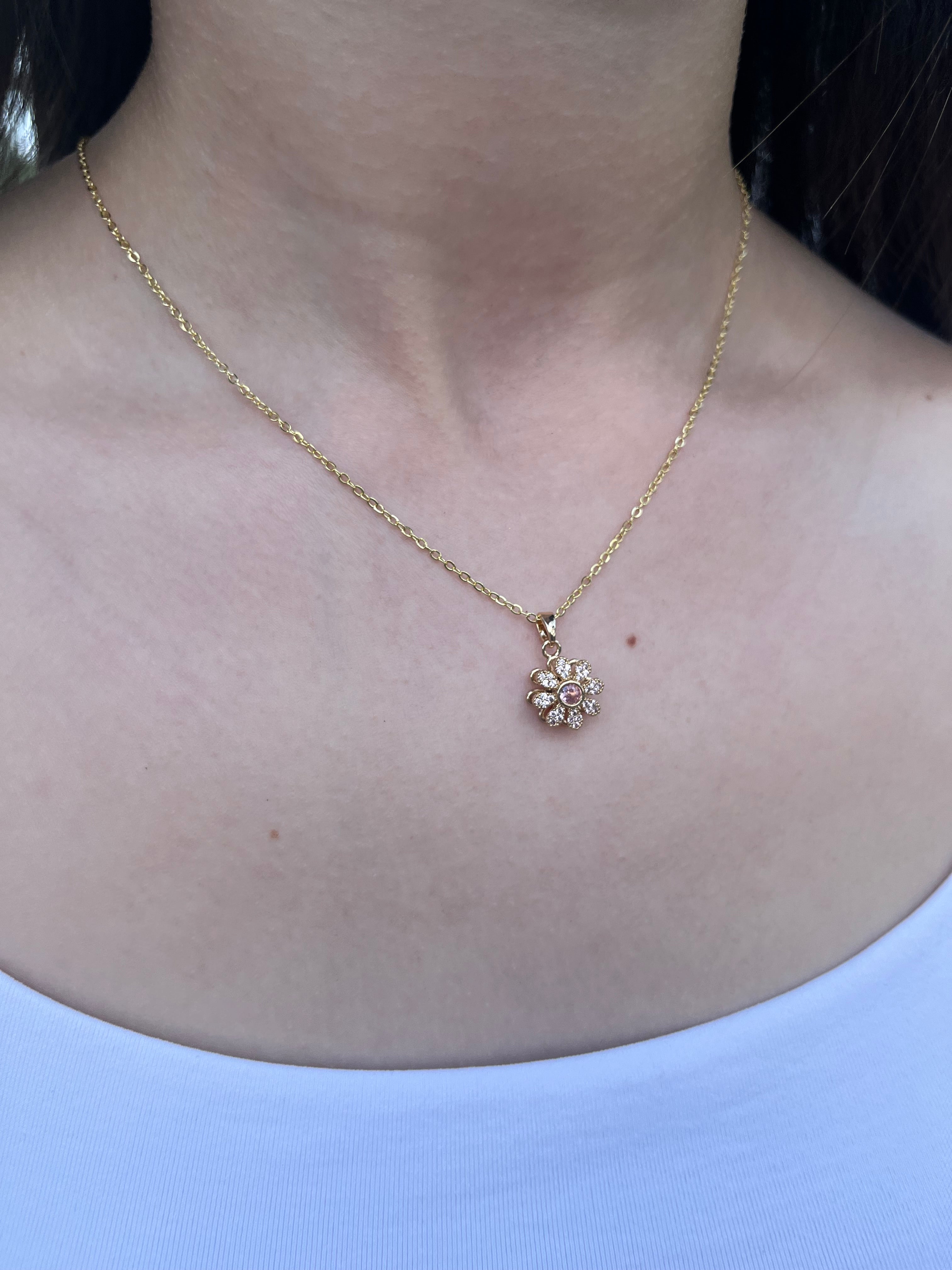 18K Gold Flower Spinner Pendant Necklace