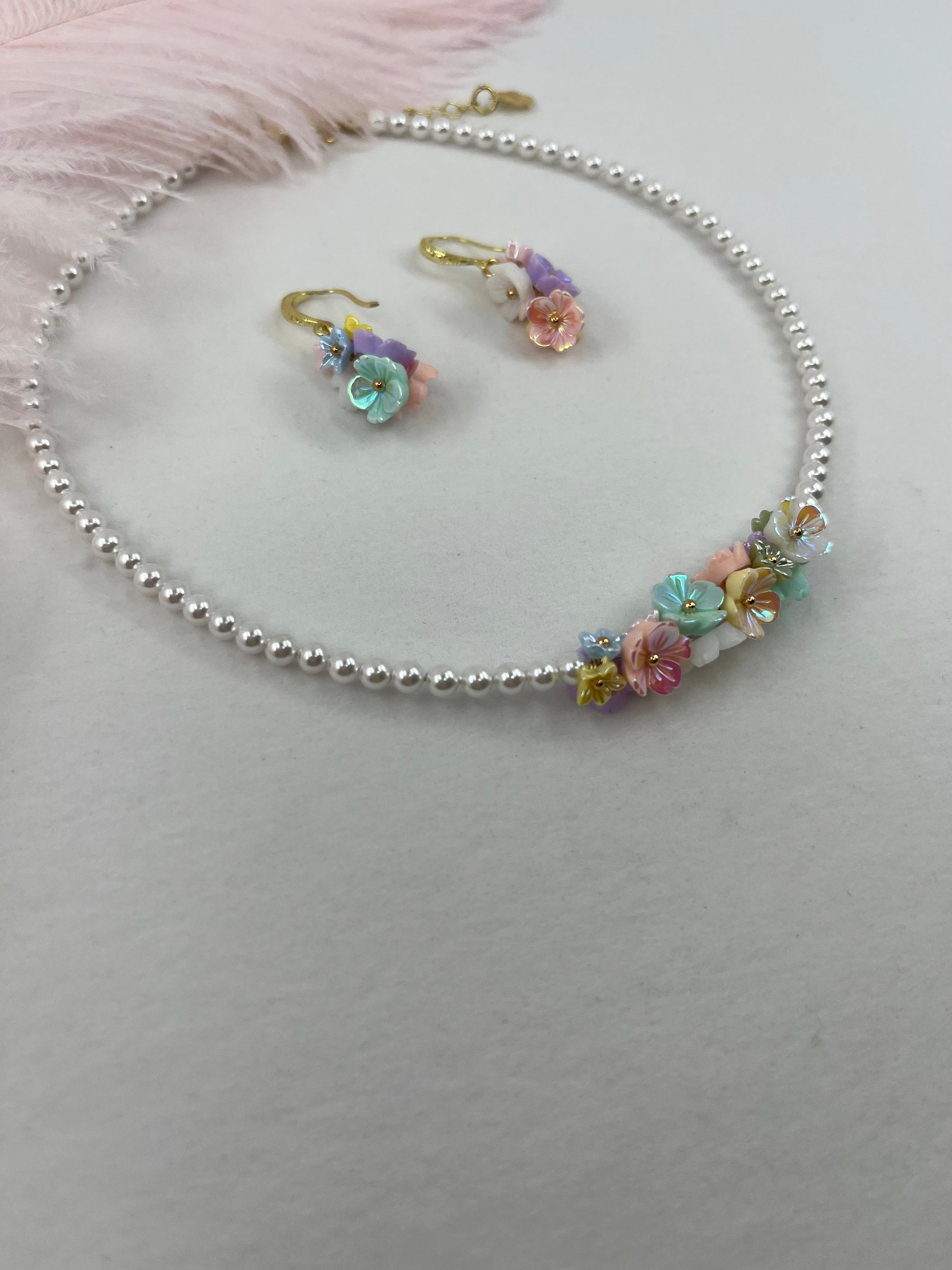 Pearl Flowers Choker Necklace with earrings : 18K Gold Plated