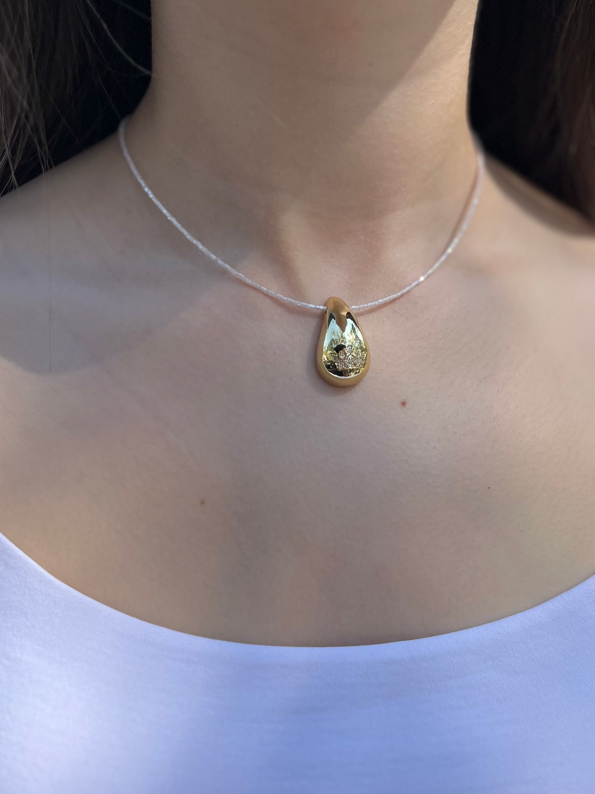 Beaded choker with gold teardrop crown pendants: 18K Gold Plated