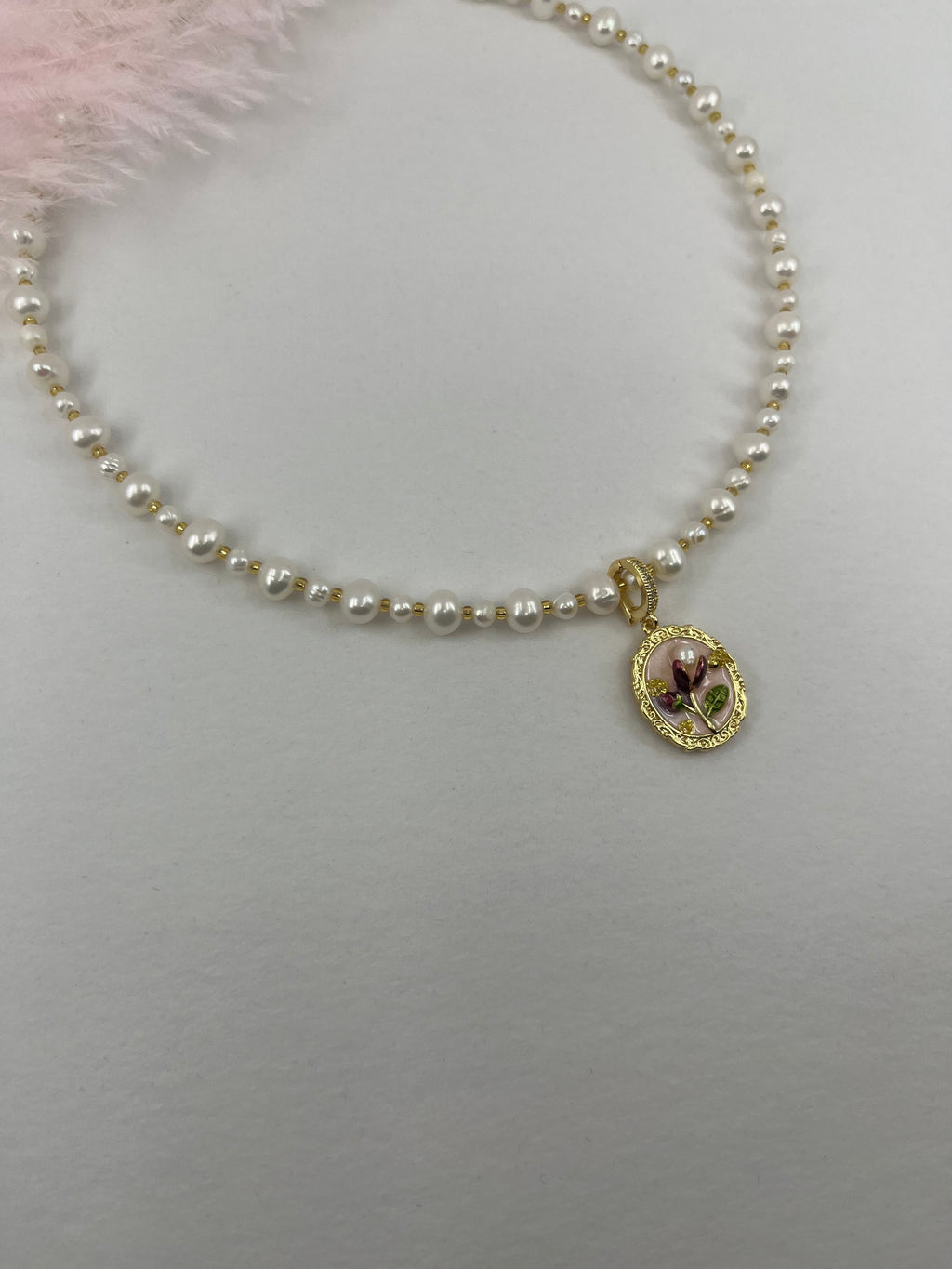 Pearl Necklace with enamel pendant: 18K Gold Plated