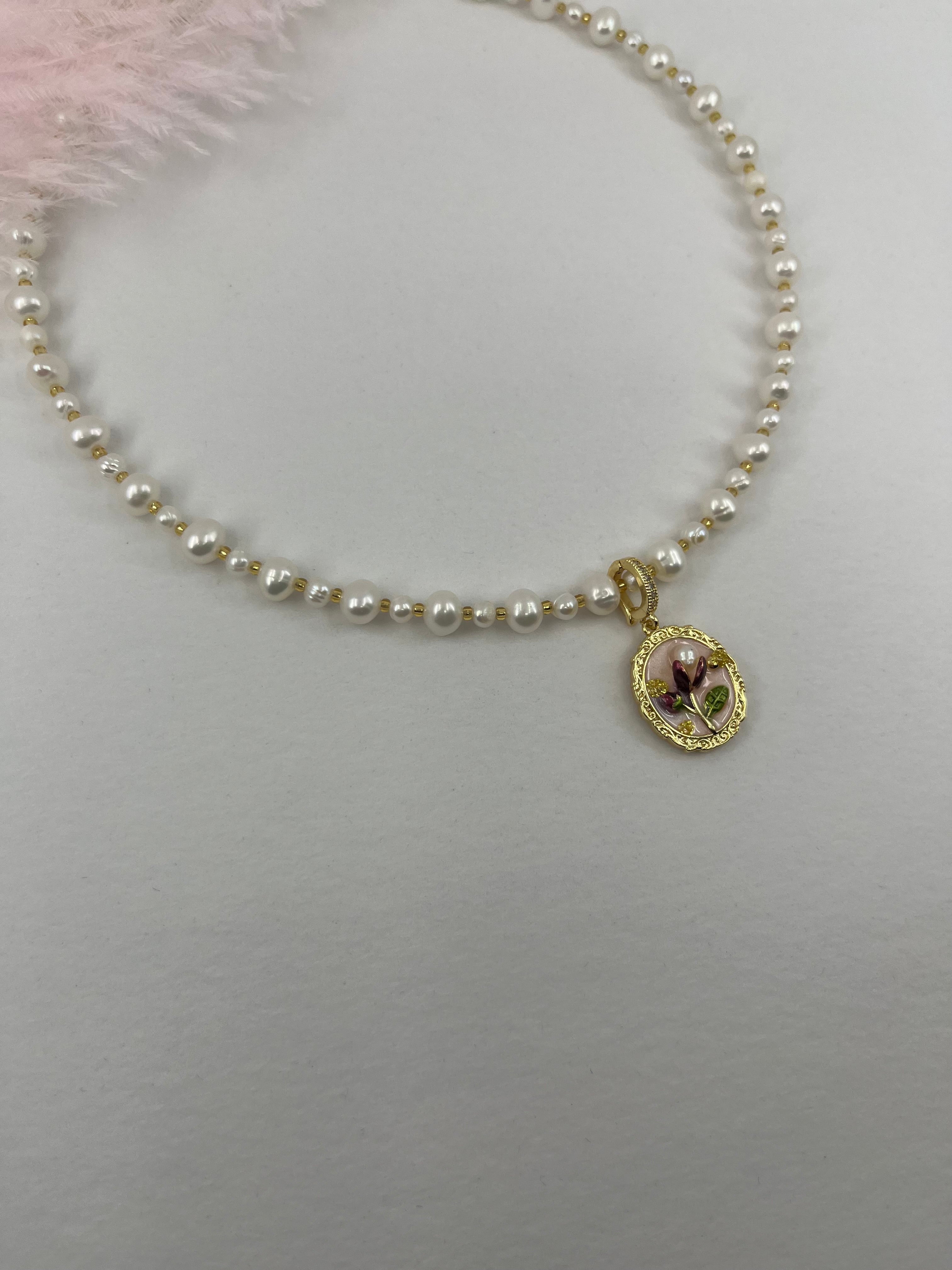 Pearl Necklace with enamel pendant: 18K Gold Plated