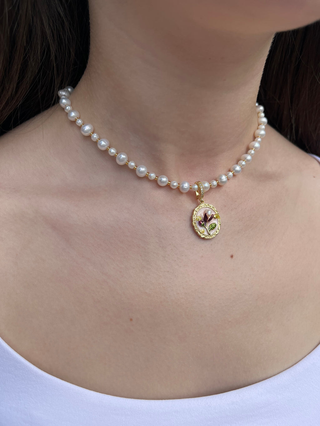 Pearl Necklace with enamel pendant: 18K Gold Plated