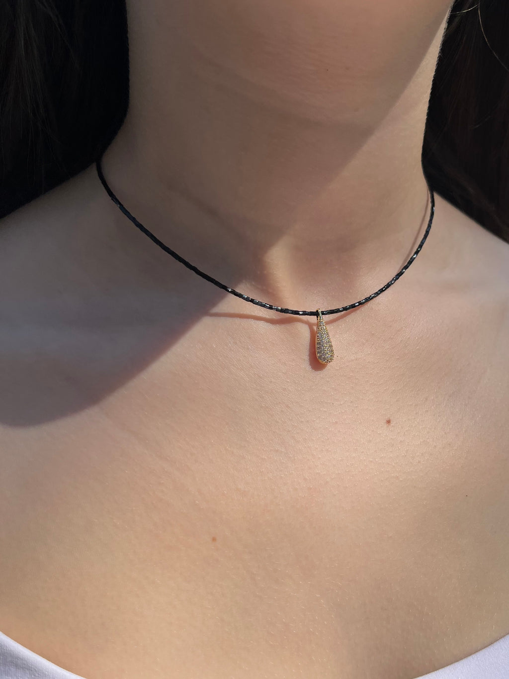 Beaded choker with zirconia teardrop pendants: 18K Gold Plated