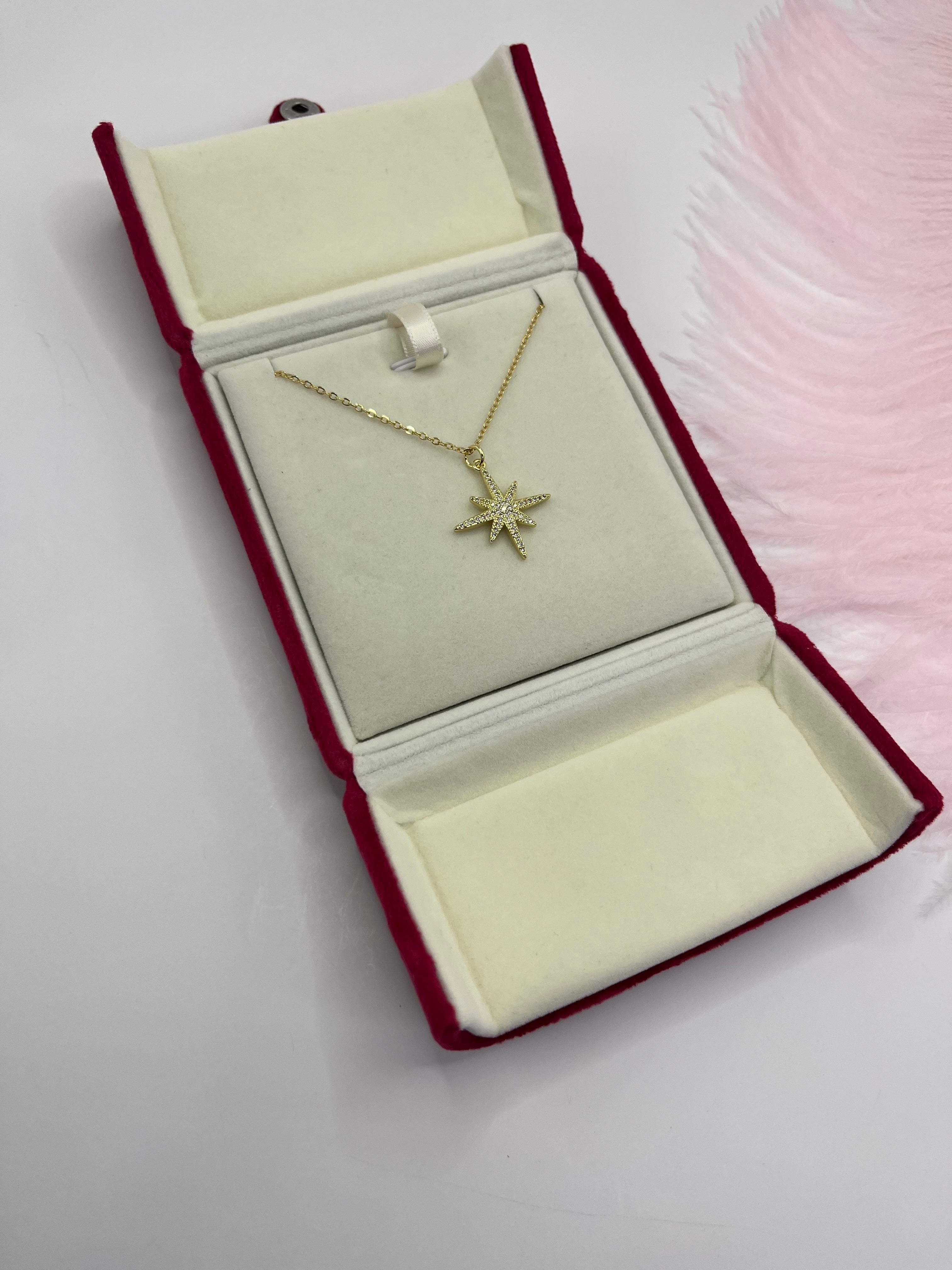 Choker necklace with zirconia star pendants: 18K Gold Plated