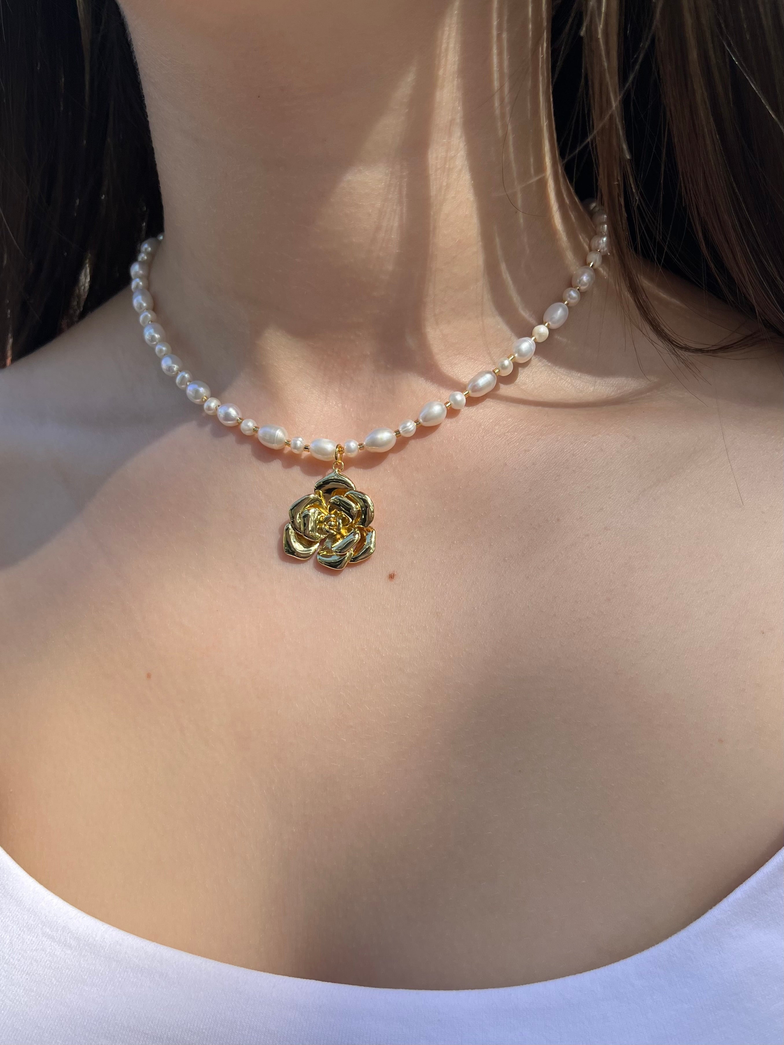 Pearl Necklace with rose pendant: 18K Gold Plated