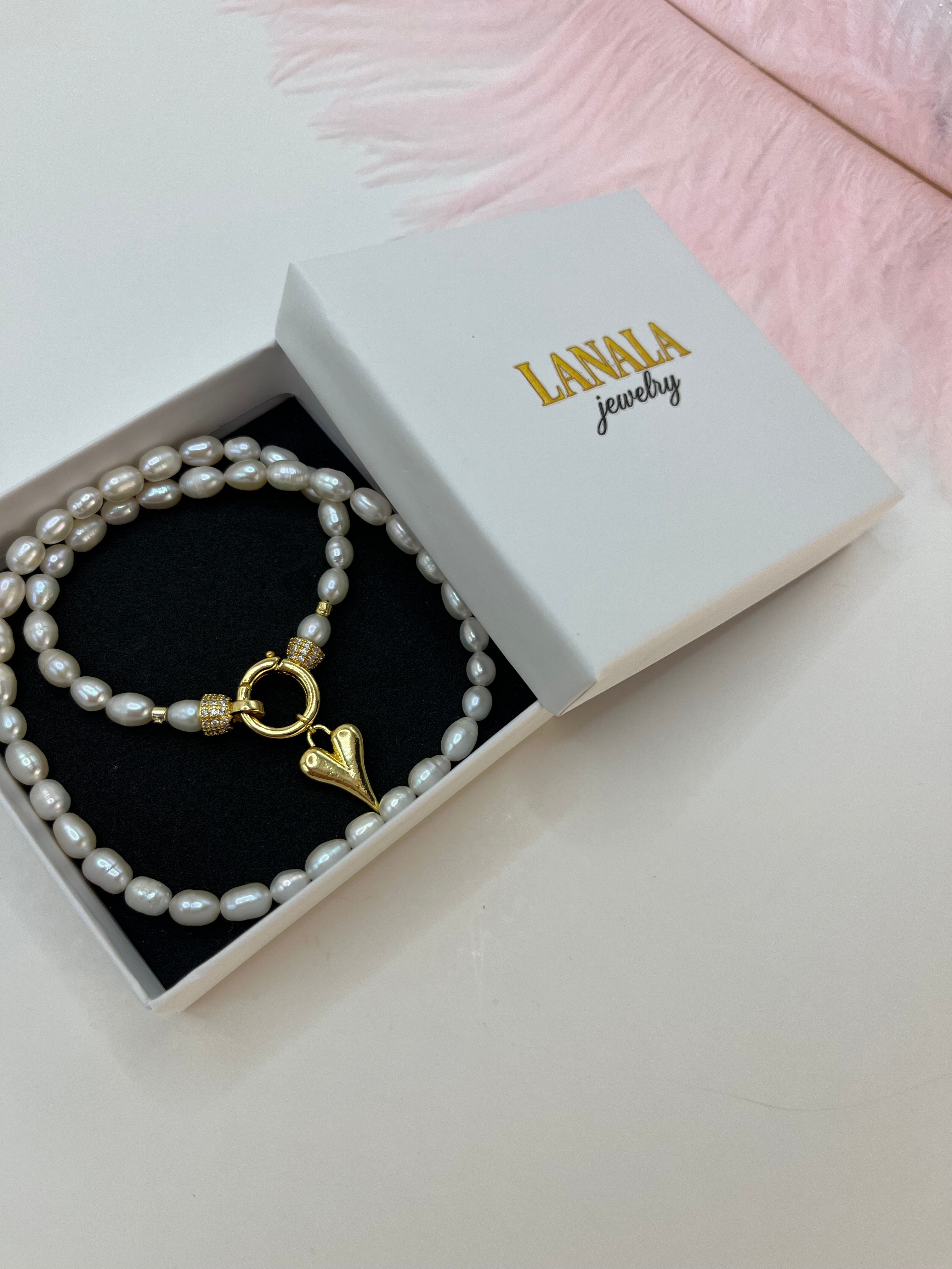 Freshwater Pearl Choker Necklace with heart pendant: 18K Gold Plated, Vintage Style.