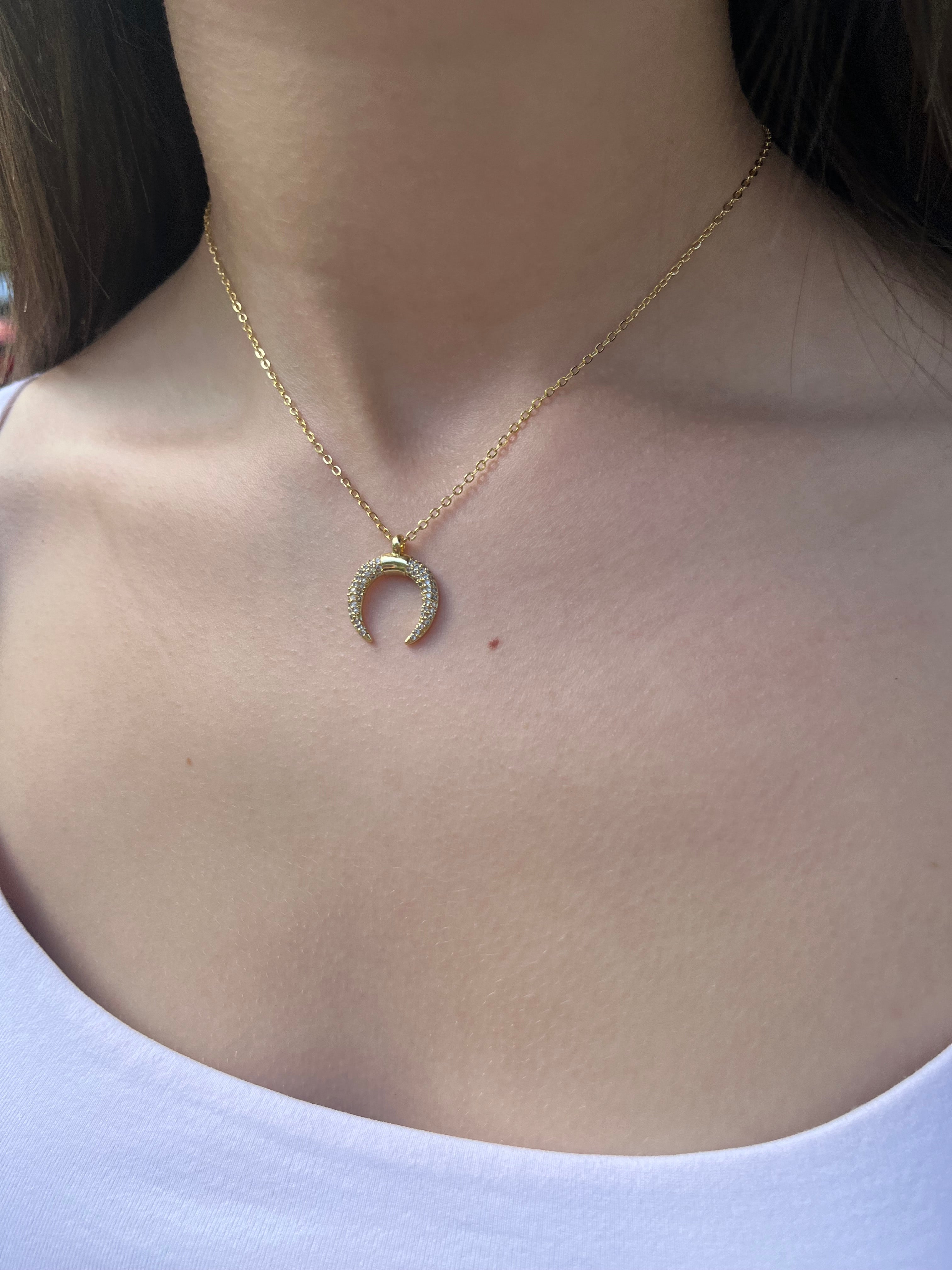 Choker necklace with zirconia moon pendants: 18K Gold Plated
