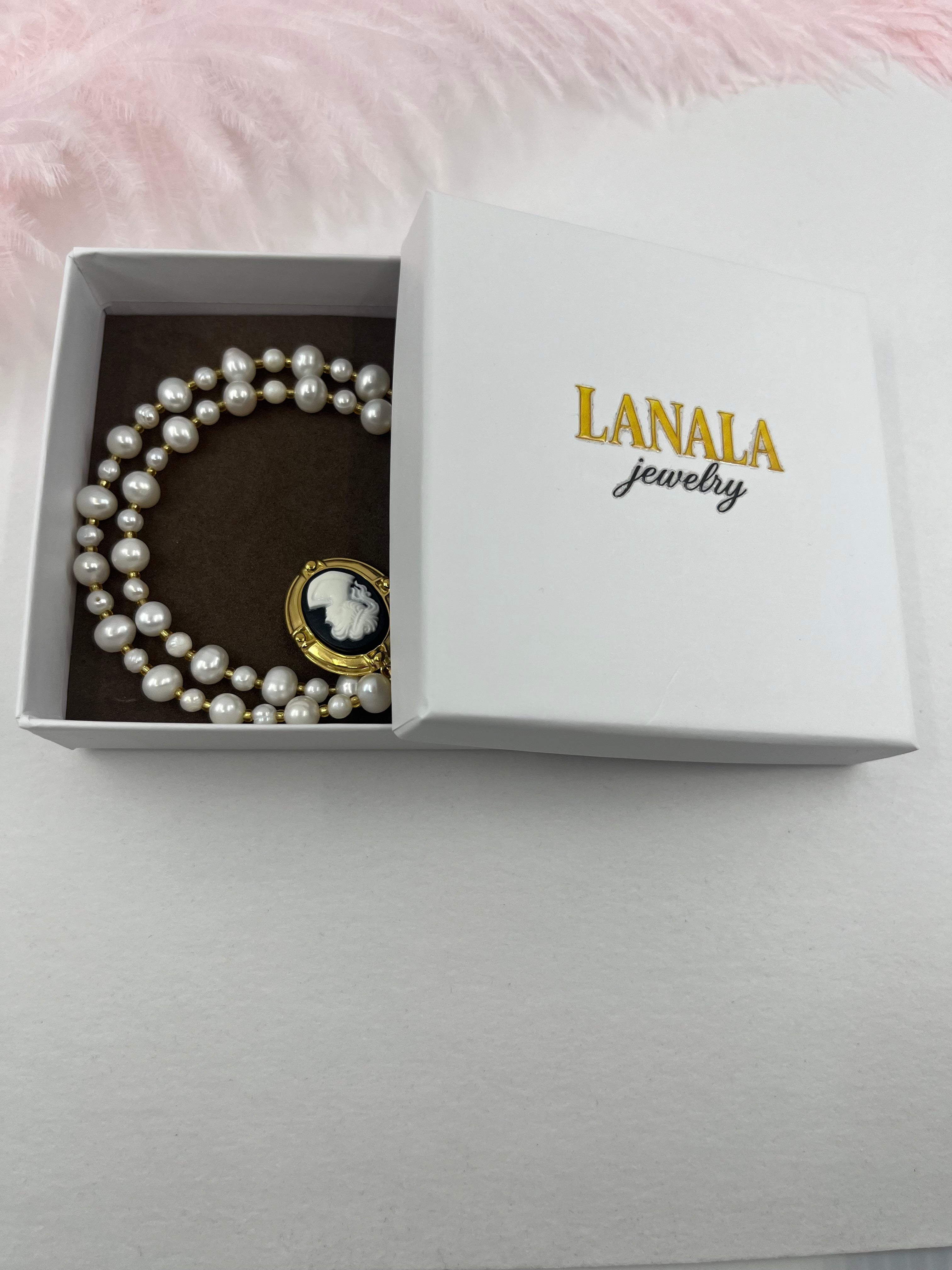 Pearl Necklace with cameo pendant: 18K Gold Plated