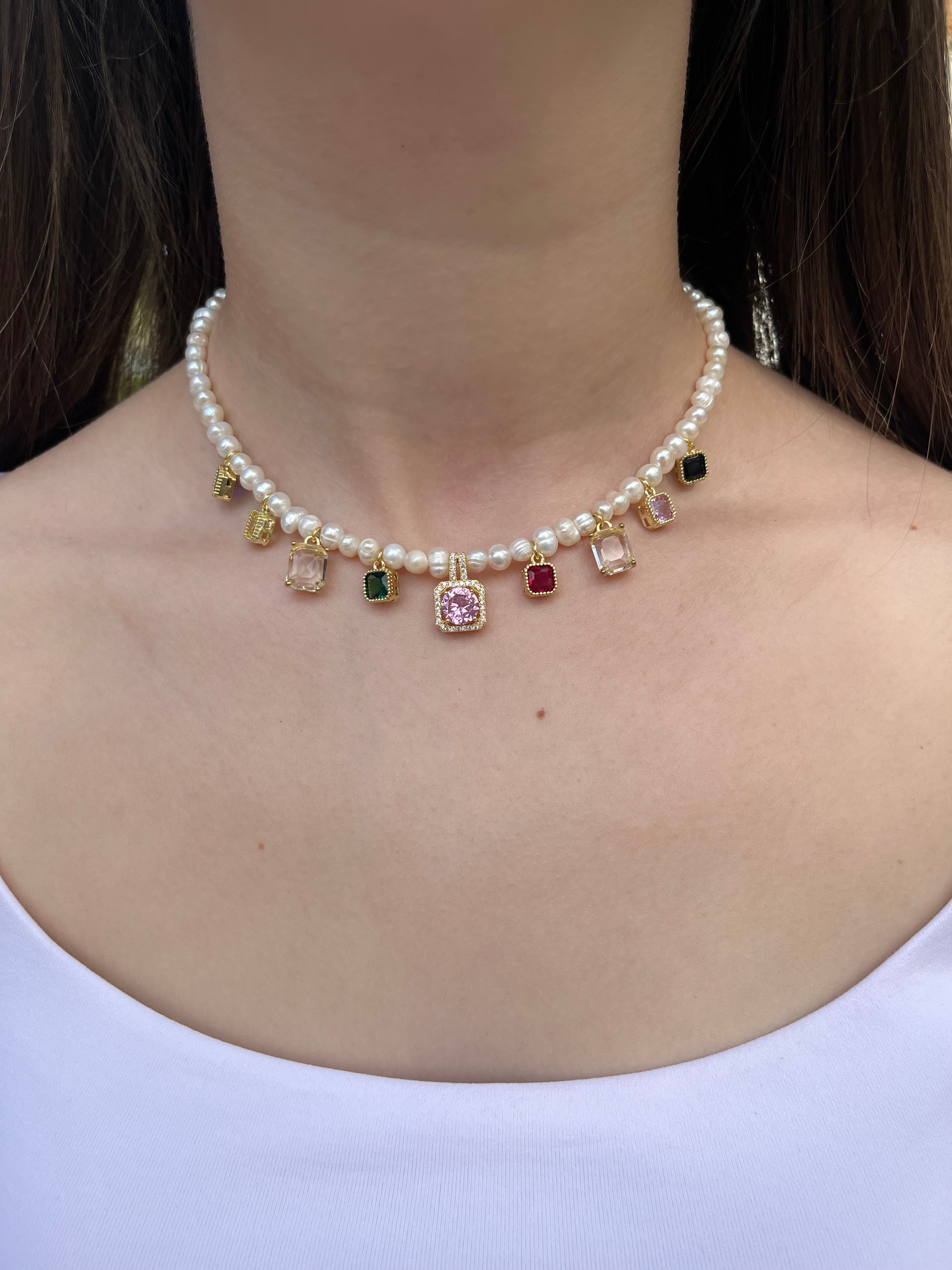 Pearl Necklace with zirconia pendants: 18K Gold Plated