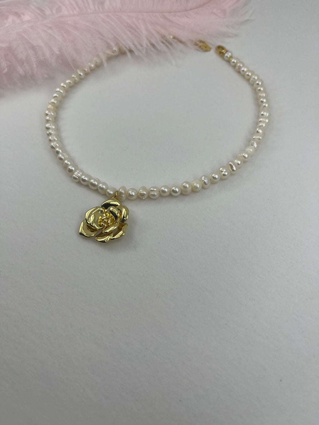 Pearl Necklace with gold rose pendants: 18K Gold Plated
