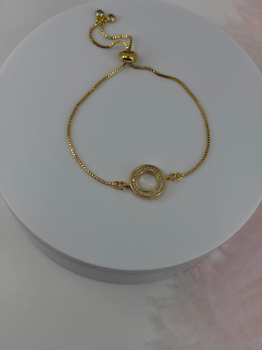 Bracelet with circle charm, slider chain