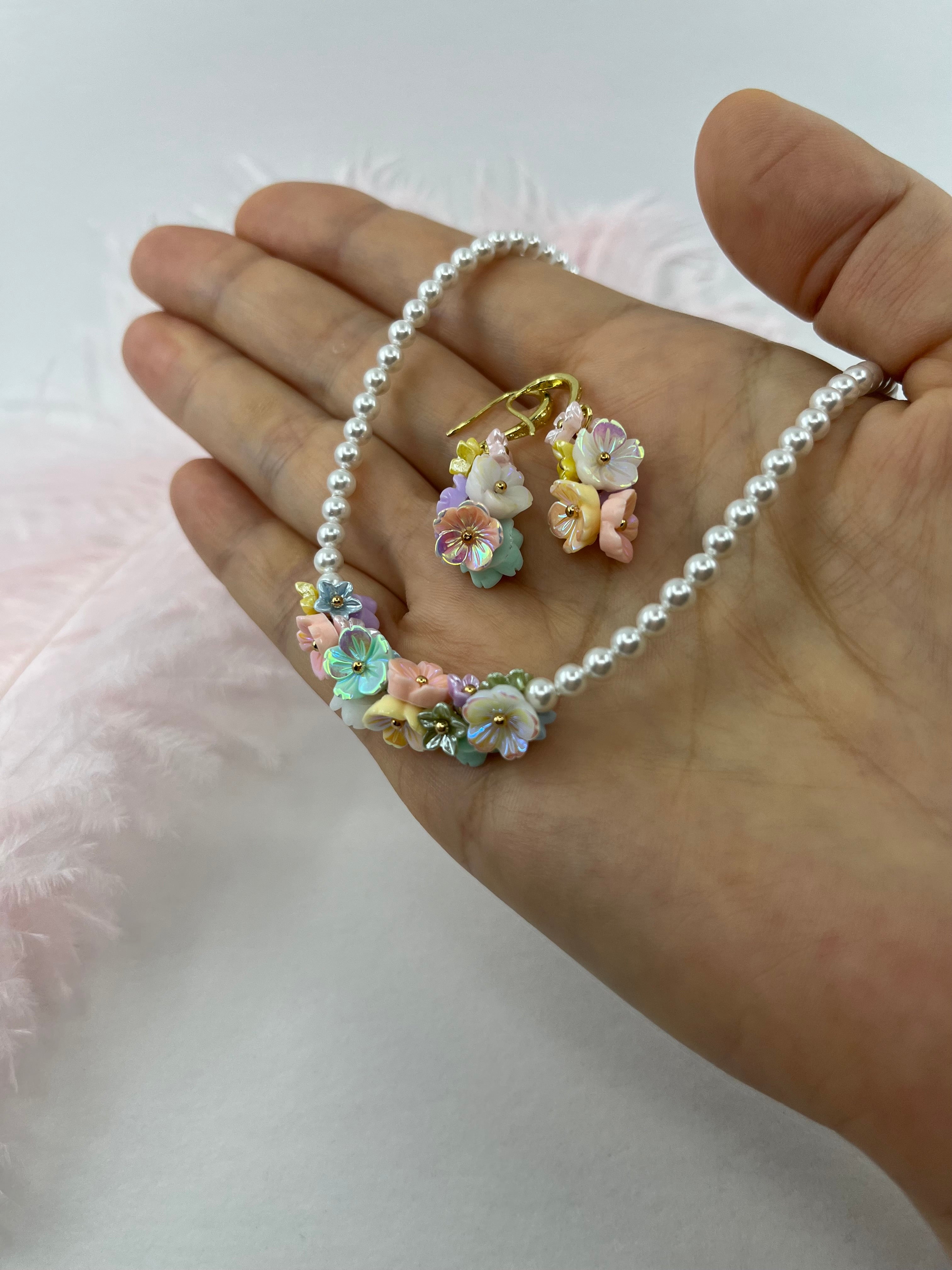 Pearl Flowers Choker Necklace with earrings : 18K Gold Plated