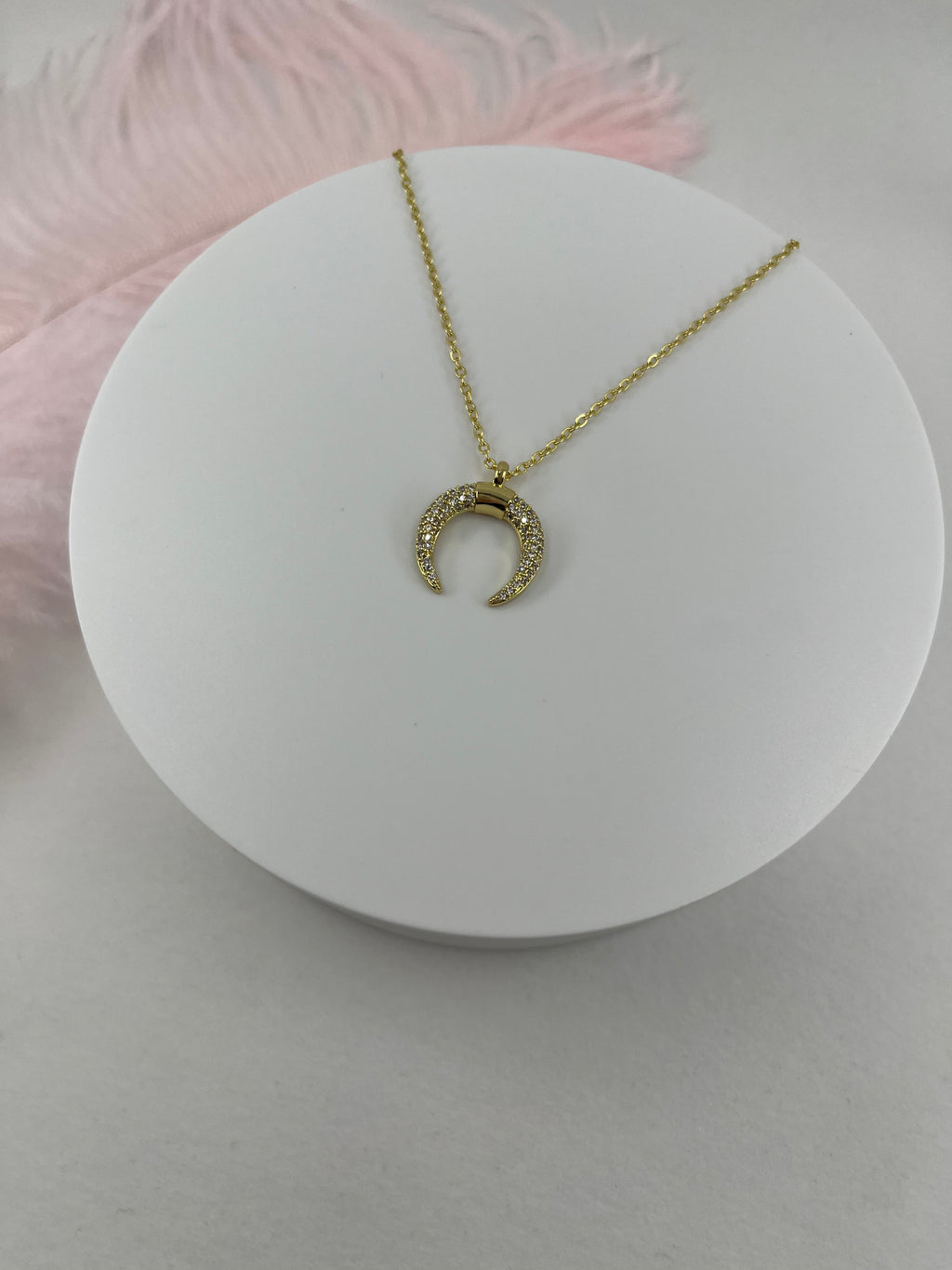 Choker necklace with zirconia moon pendants: 18K Gold Plated