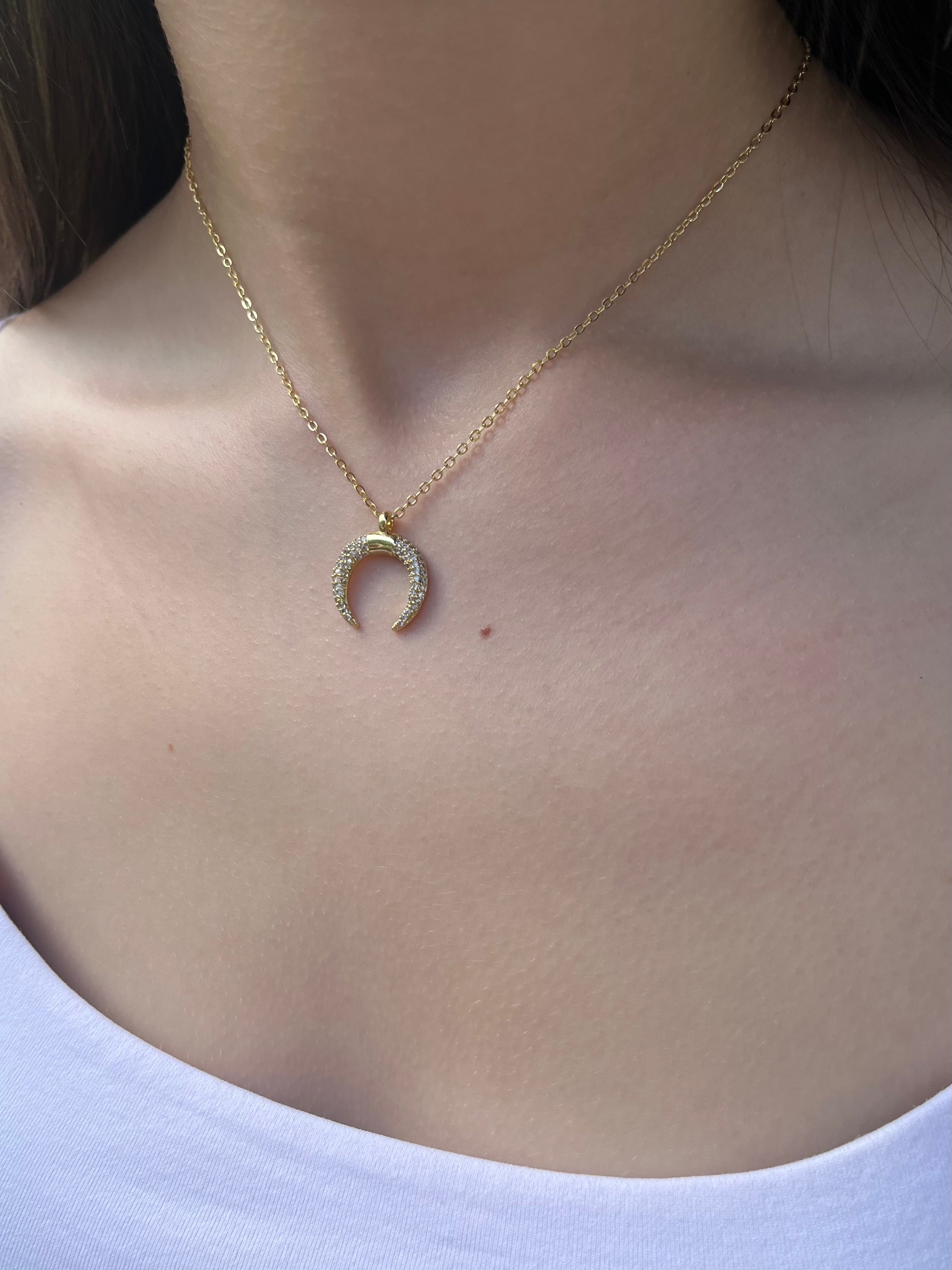 Choker necklace with zirconia moon pendants: 18K Gold Plated