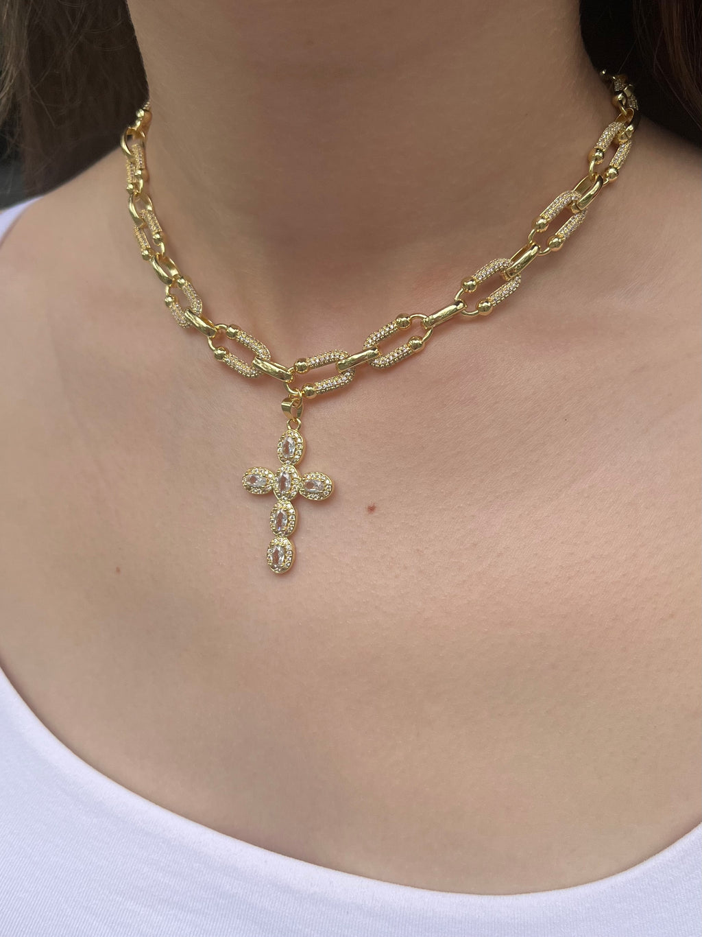 Zirconia chain necklace with cross pendant